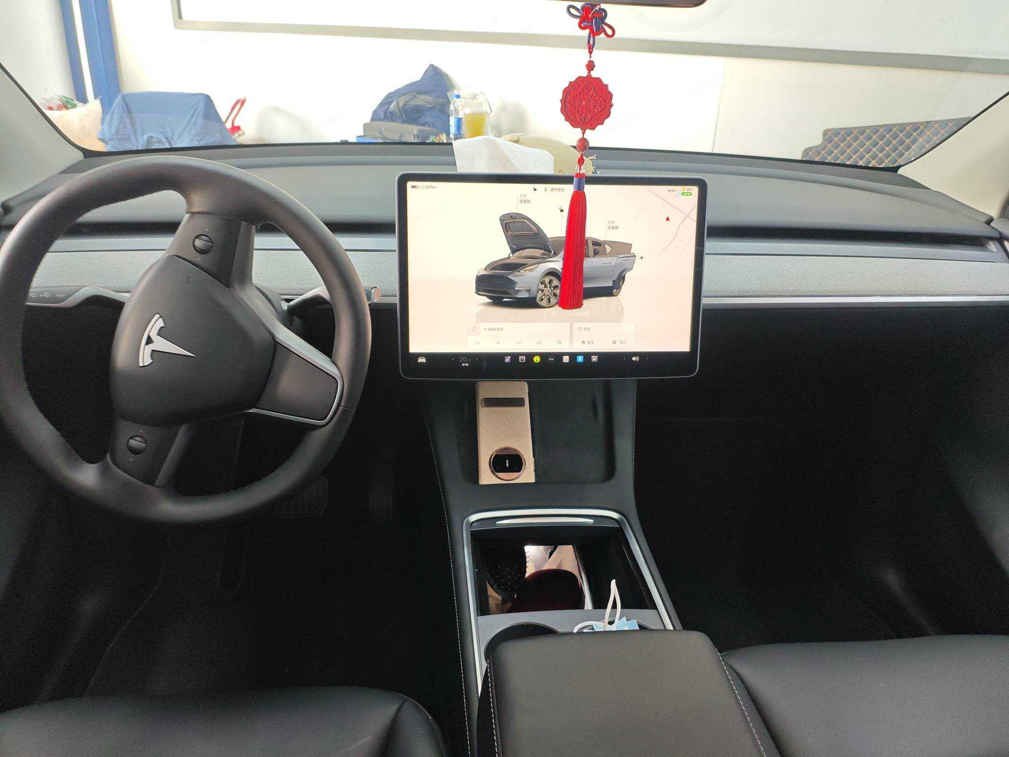 Tesla Model Y 2024 #4 Tesla Model Y 2024 car image #4