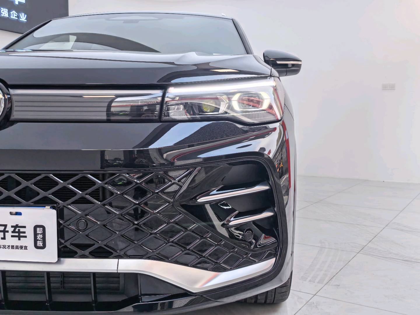 Volkswagen Tiguan L 2024 immagine di auto #4