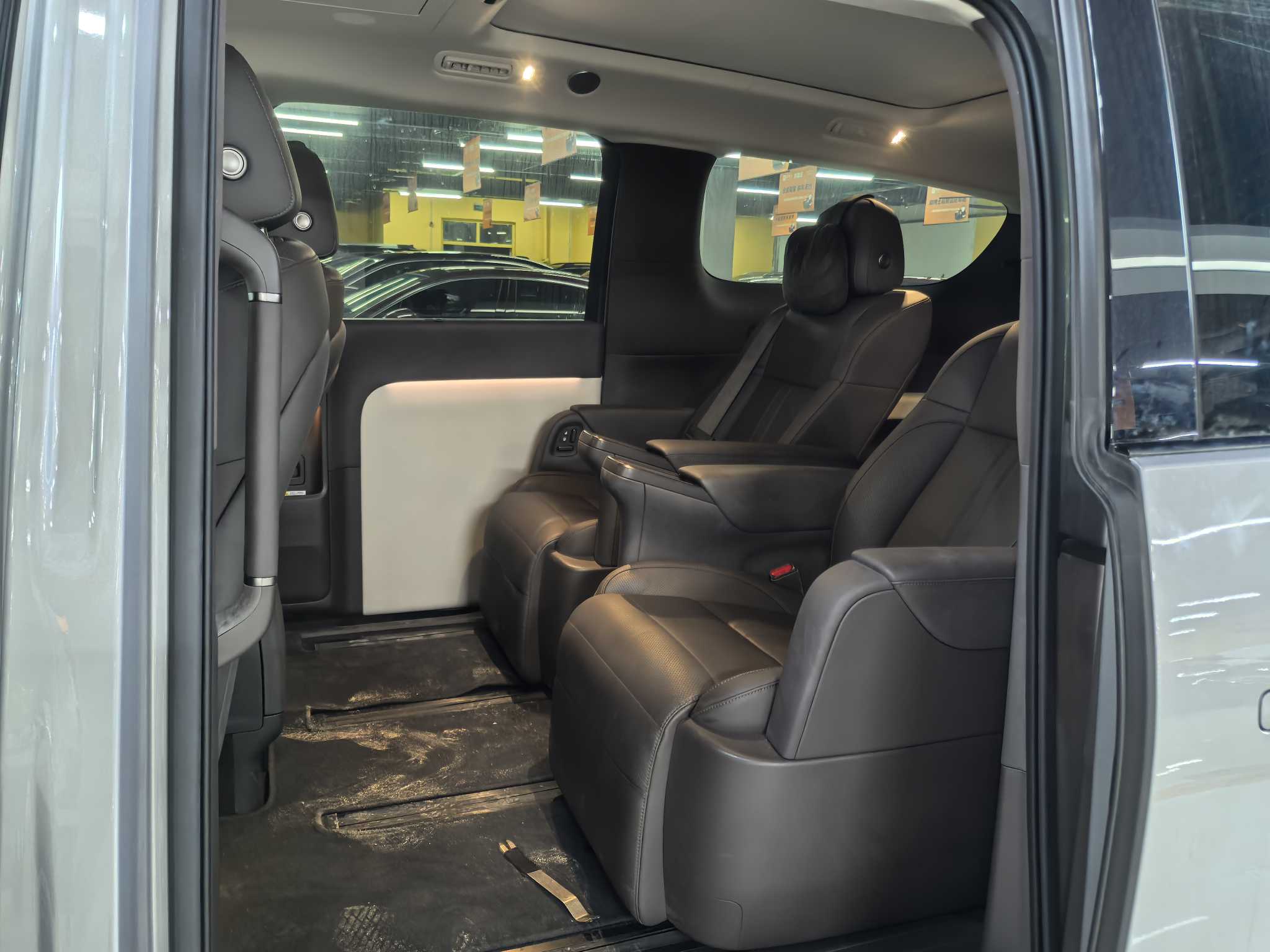 理想汽车 理想MEGA 2024 汽车图片 #4