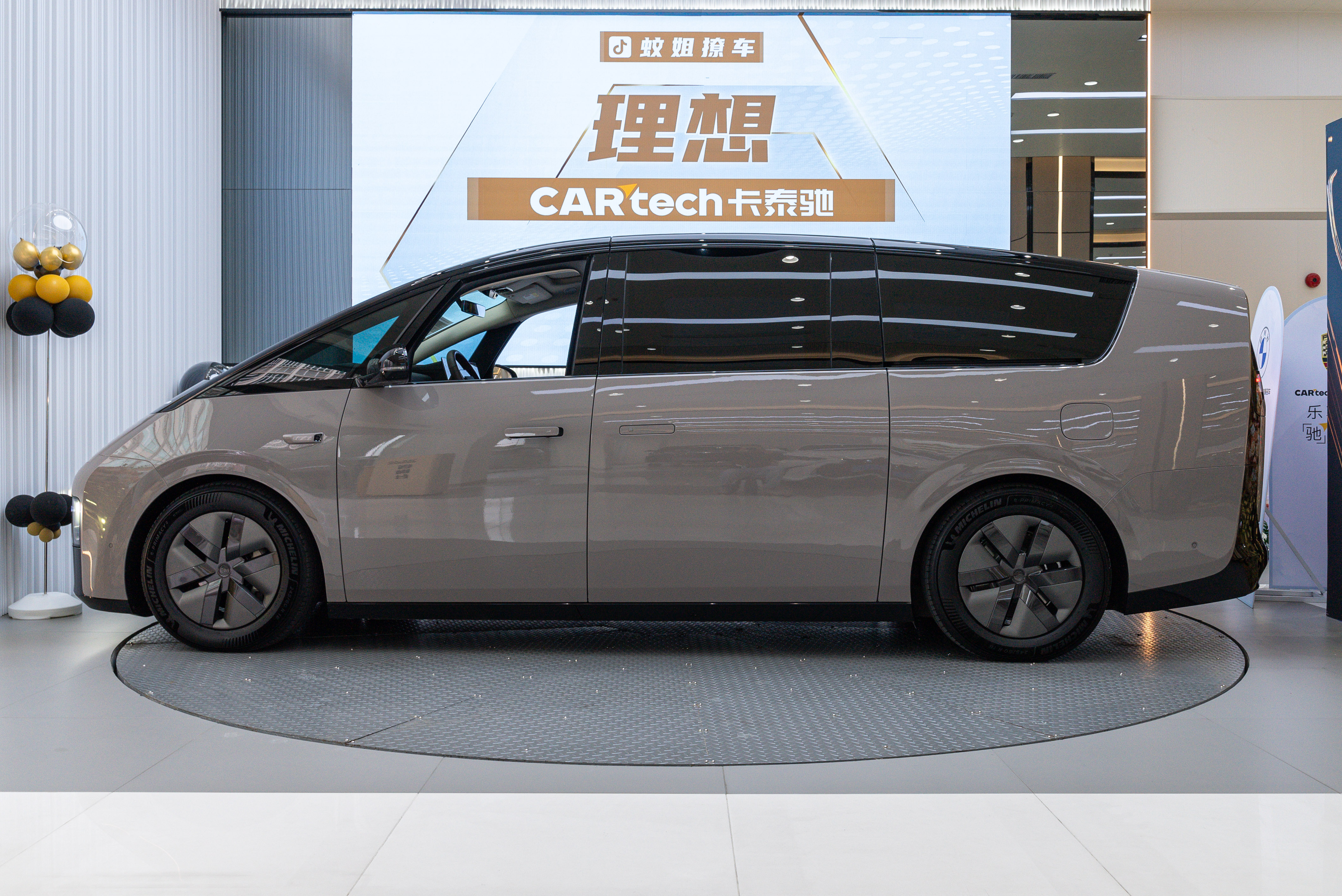 理想汽车 理想MEGA 2024 汽车图片 #4