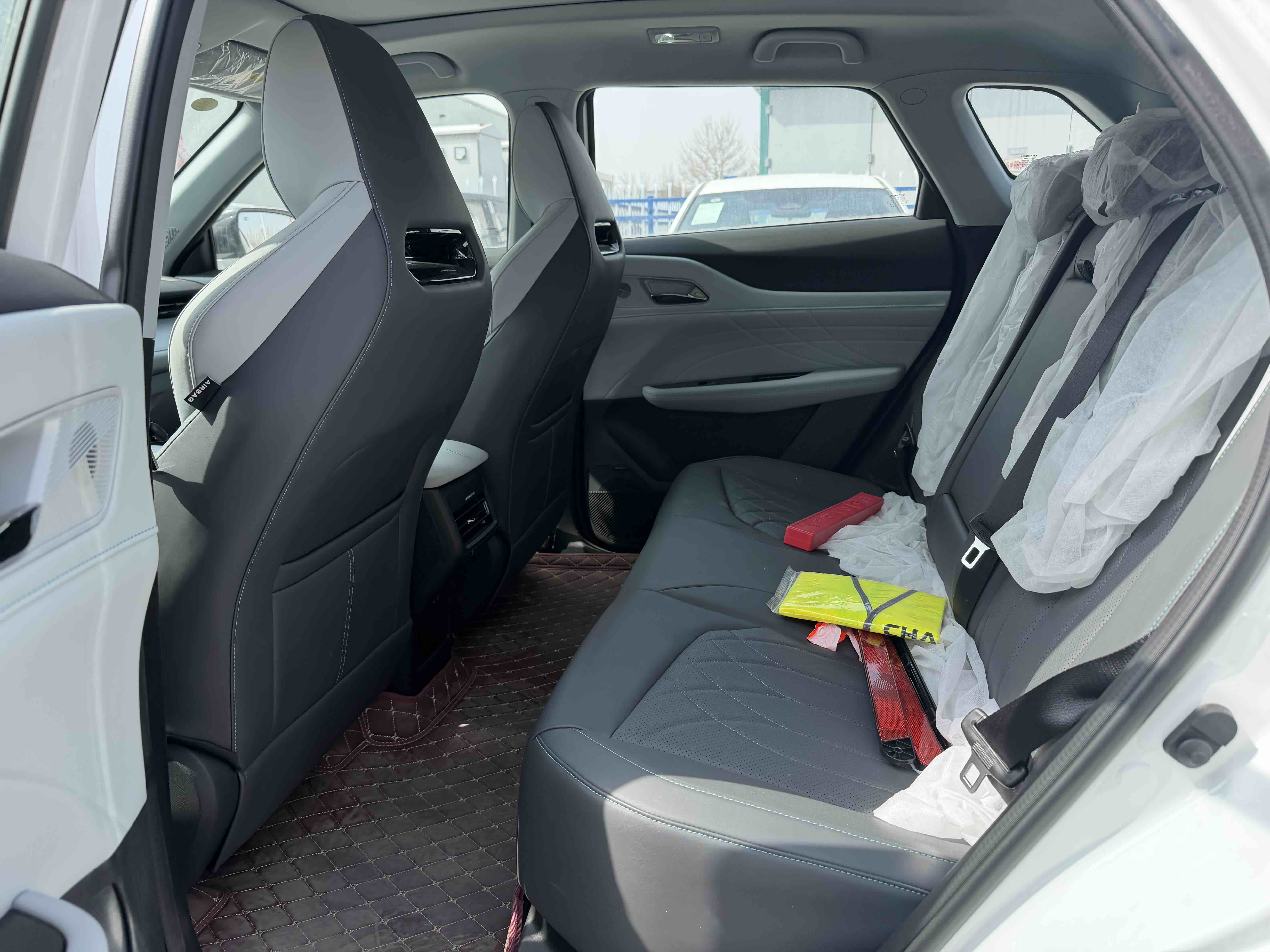 Changan UNI-Z PHEV 2026 car image #4