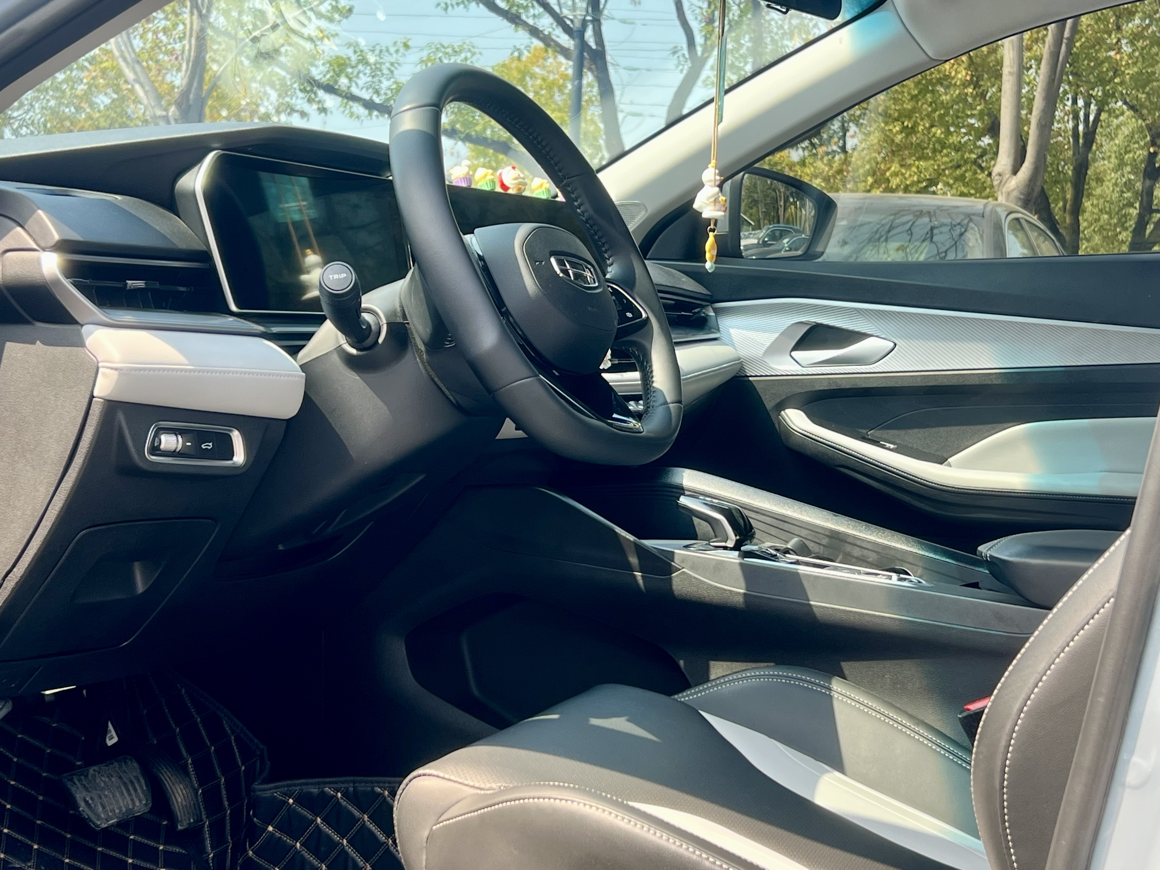GEELY Binray 2023 car image #4