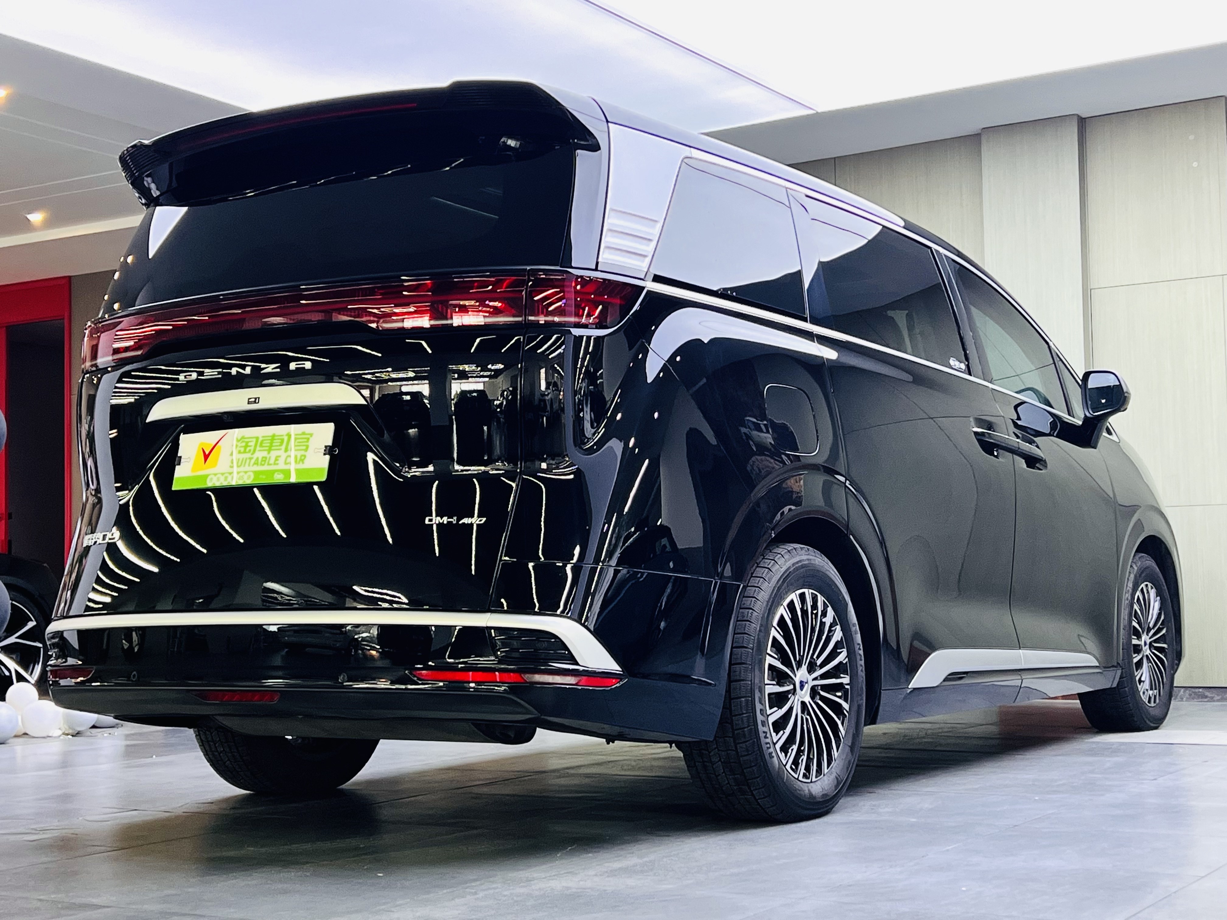 Denza D9 2025 image de voiture #4