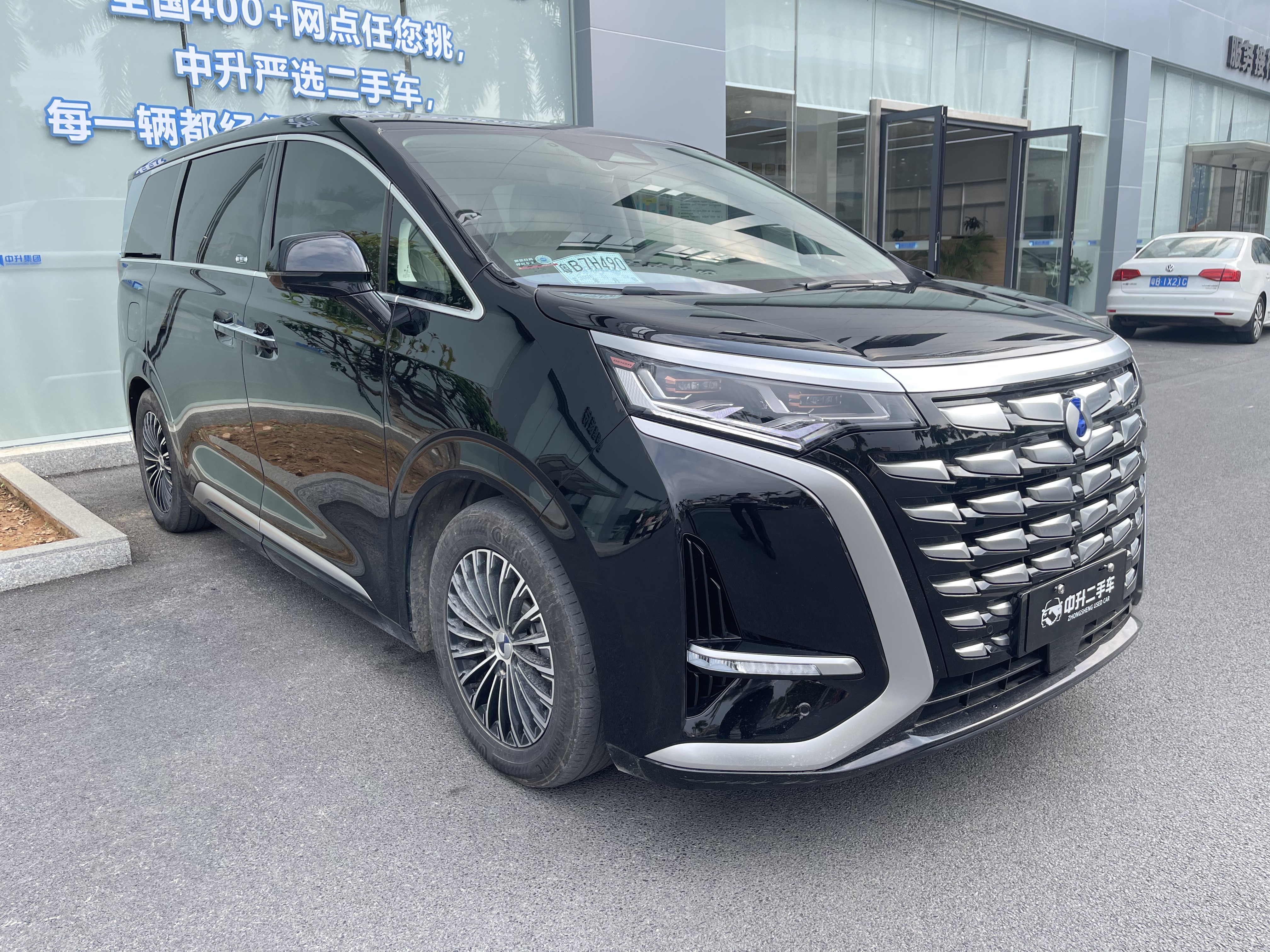 Denza D9 2024 car image #4