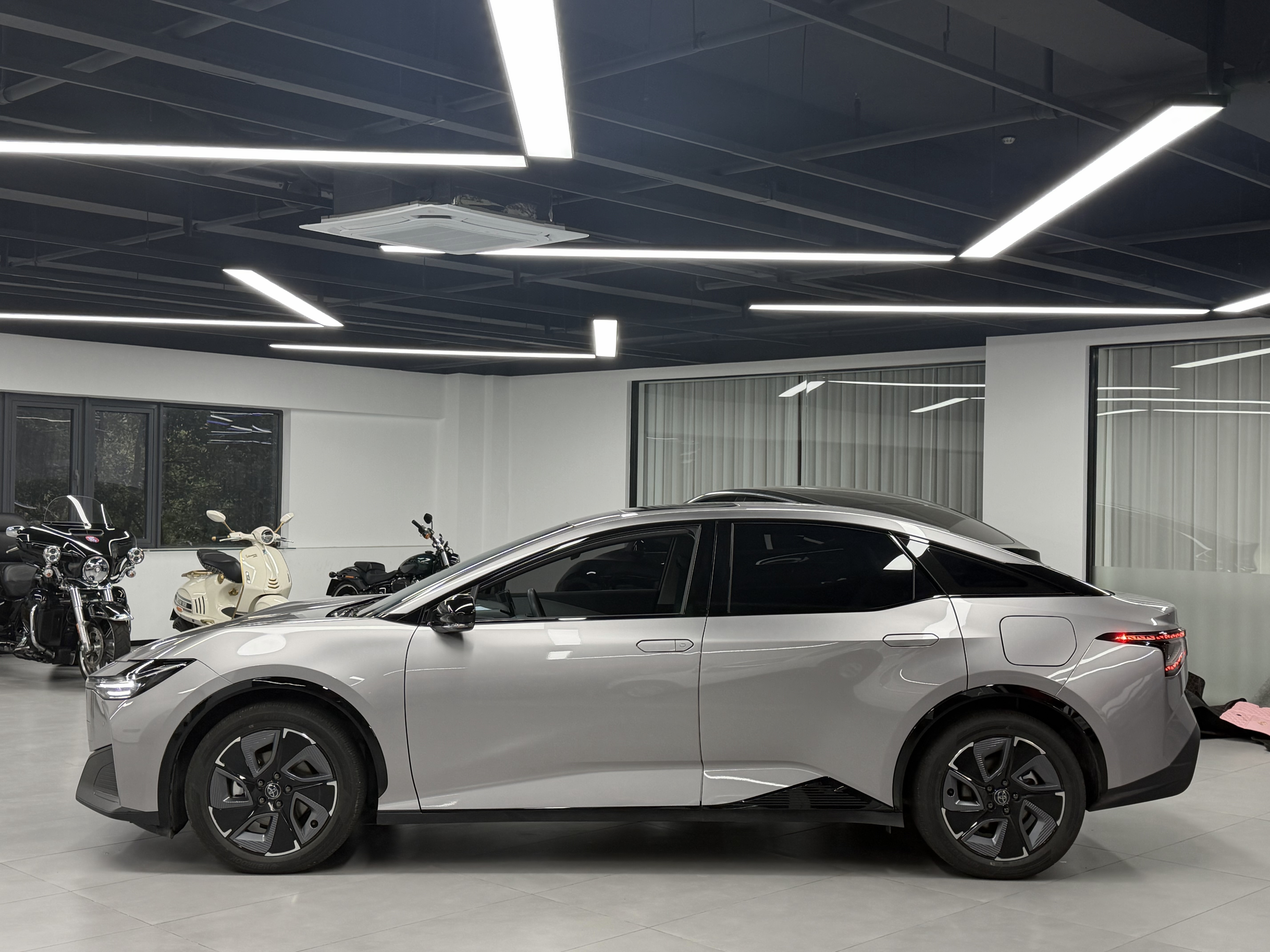 Toyota bZ3 2025 immagine di auto #4