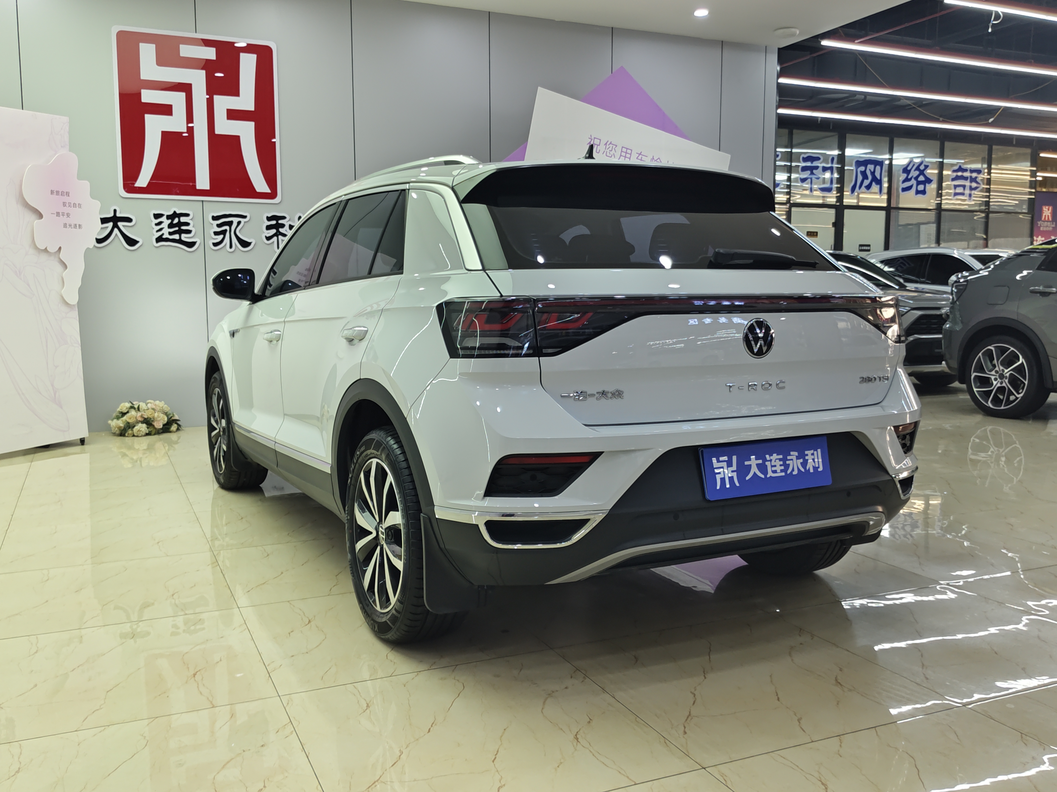 Volkswagen T-Roc 2024 car image #4