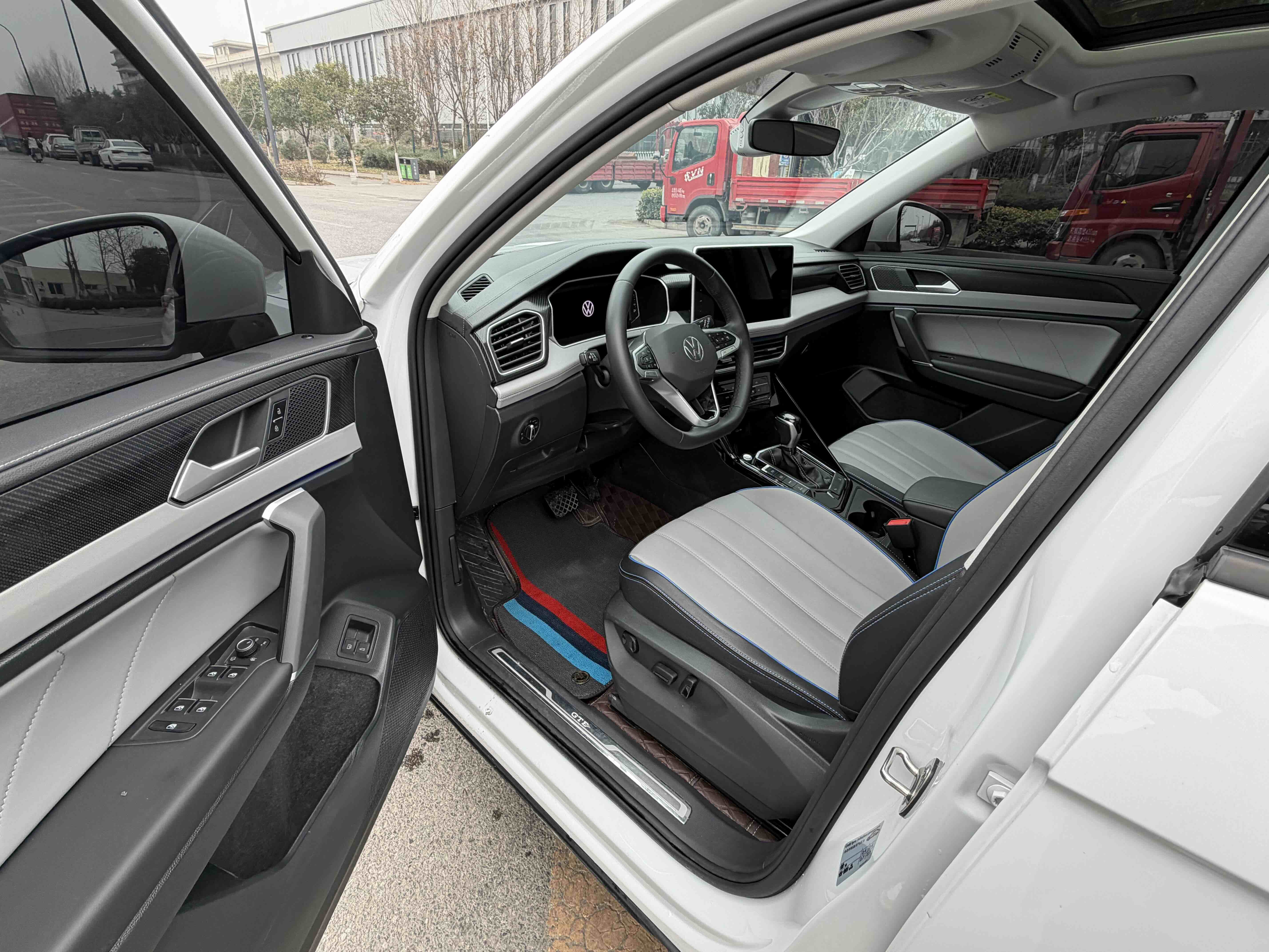 Volkswagen Tayron GTE 2024 immagine di auto #4