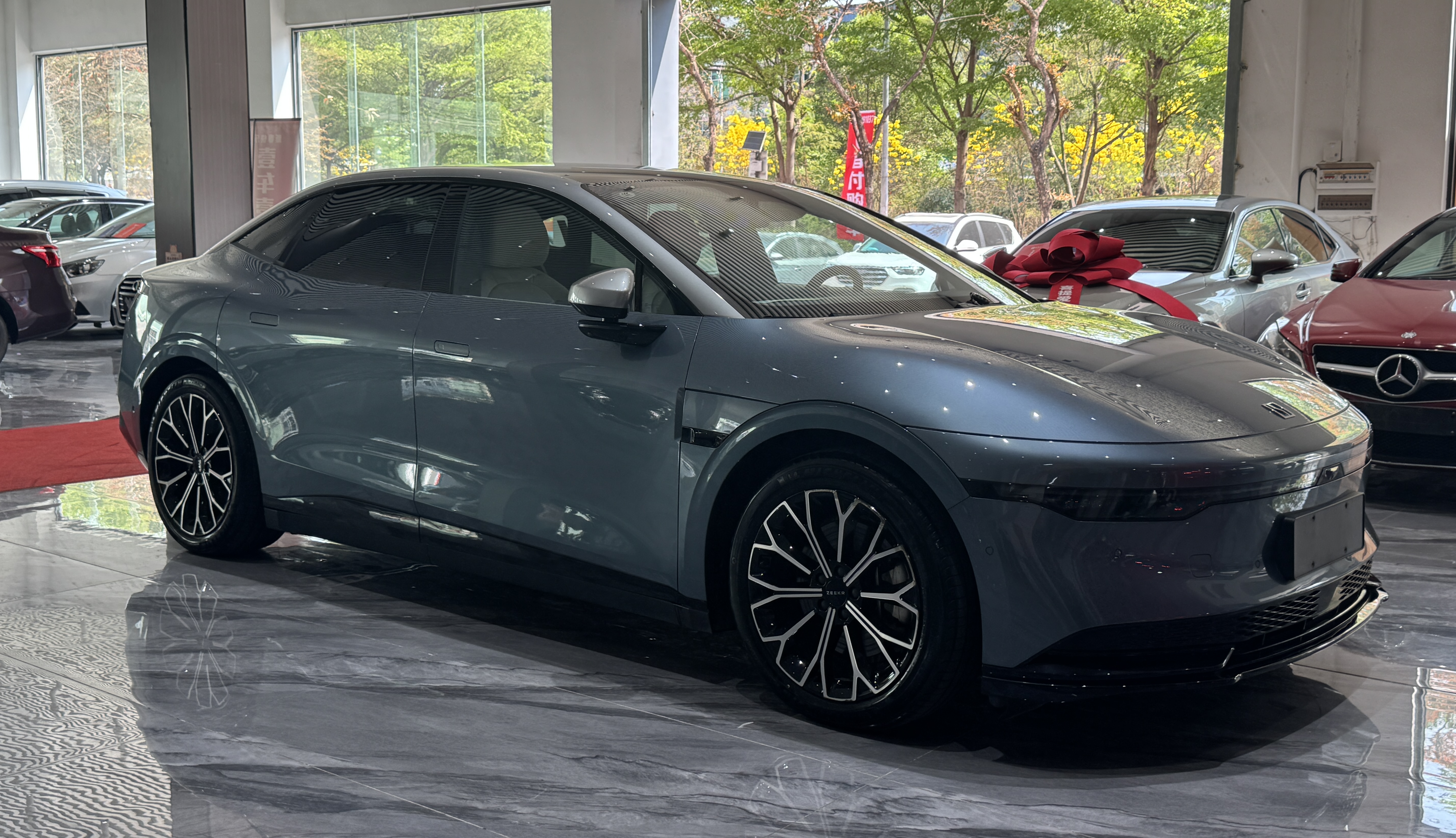 极氪 极氪007 2024 汽车图片 #4