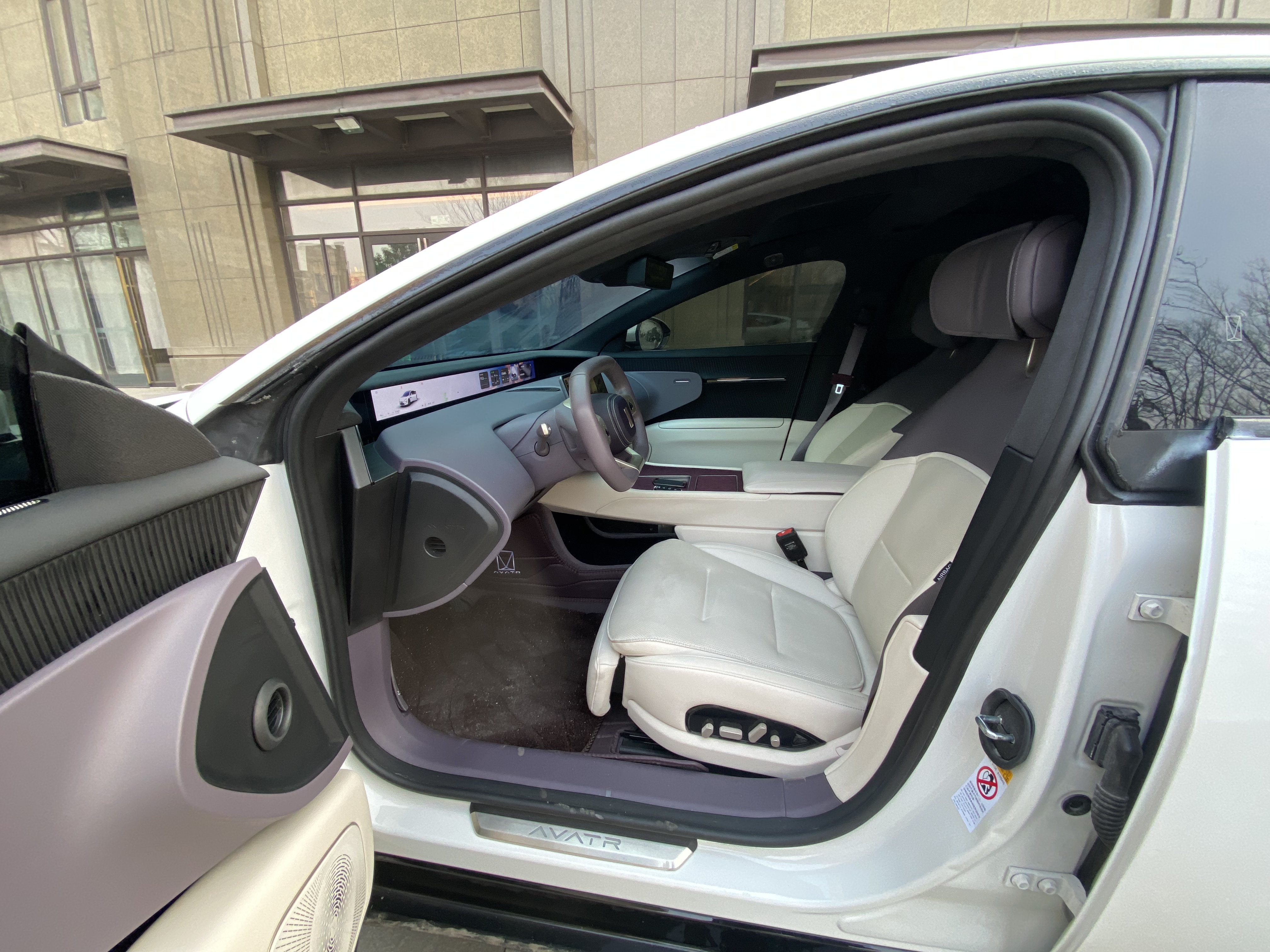 Avatr 12 2024 car image #4