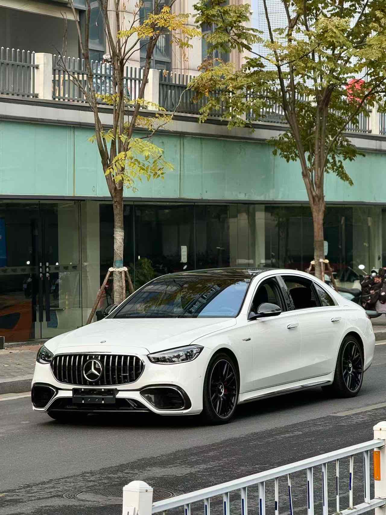 Mercedes-Benz S AMG New Energy 2025 صورة سيارة #4