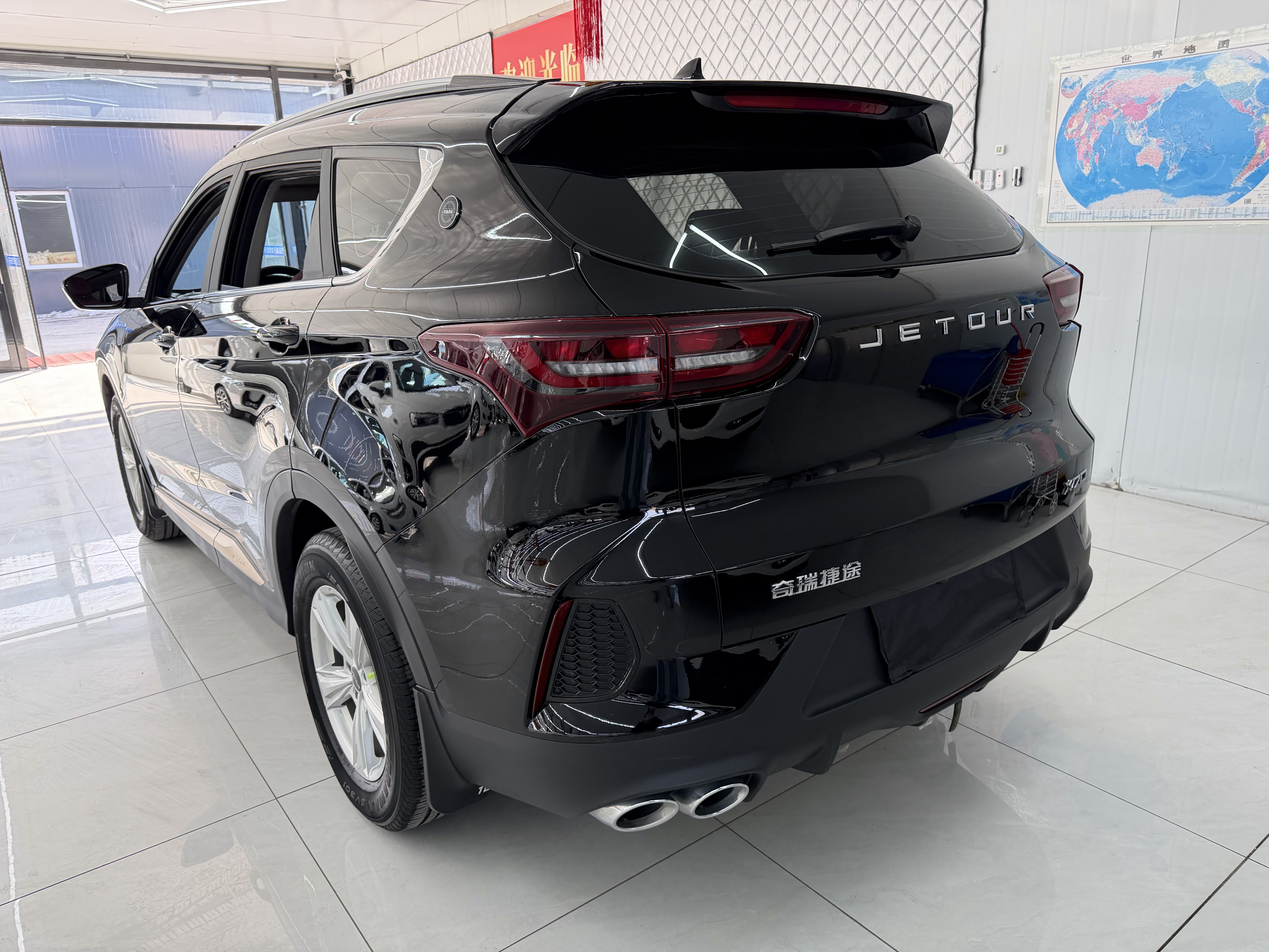X70 2024 car image #4