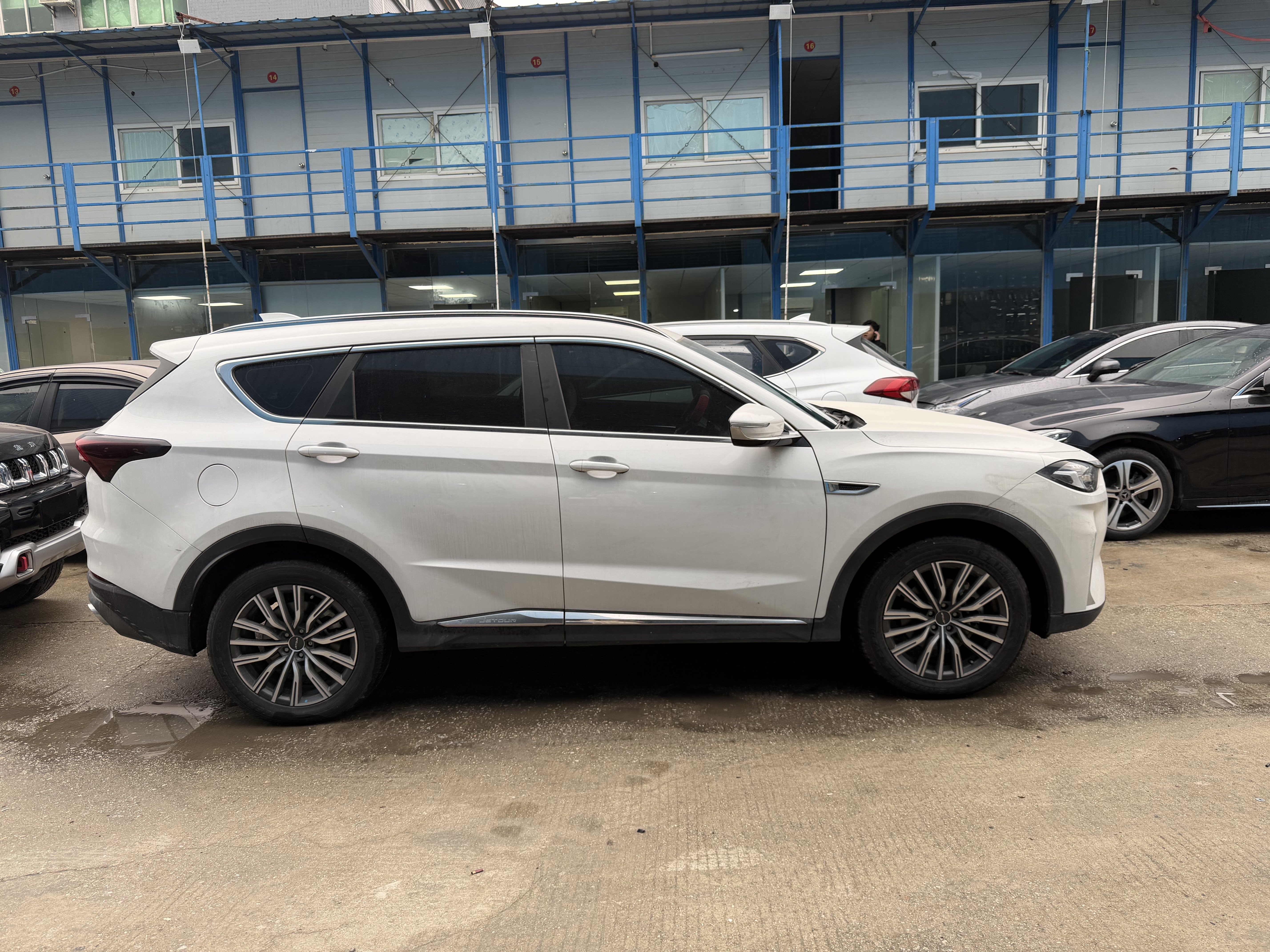 Jetour X70 PLUS 2025 car image #4