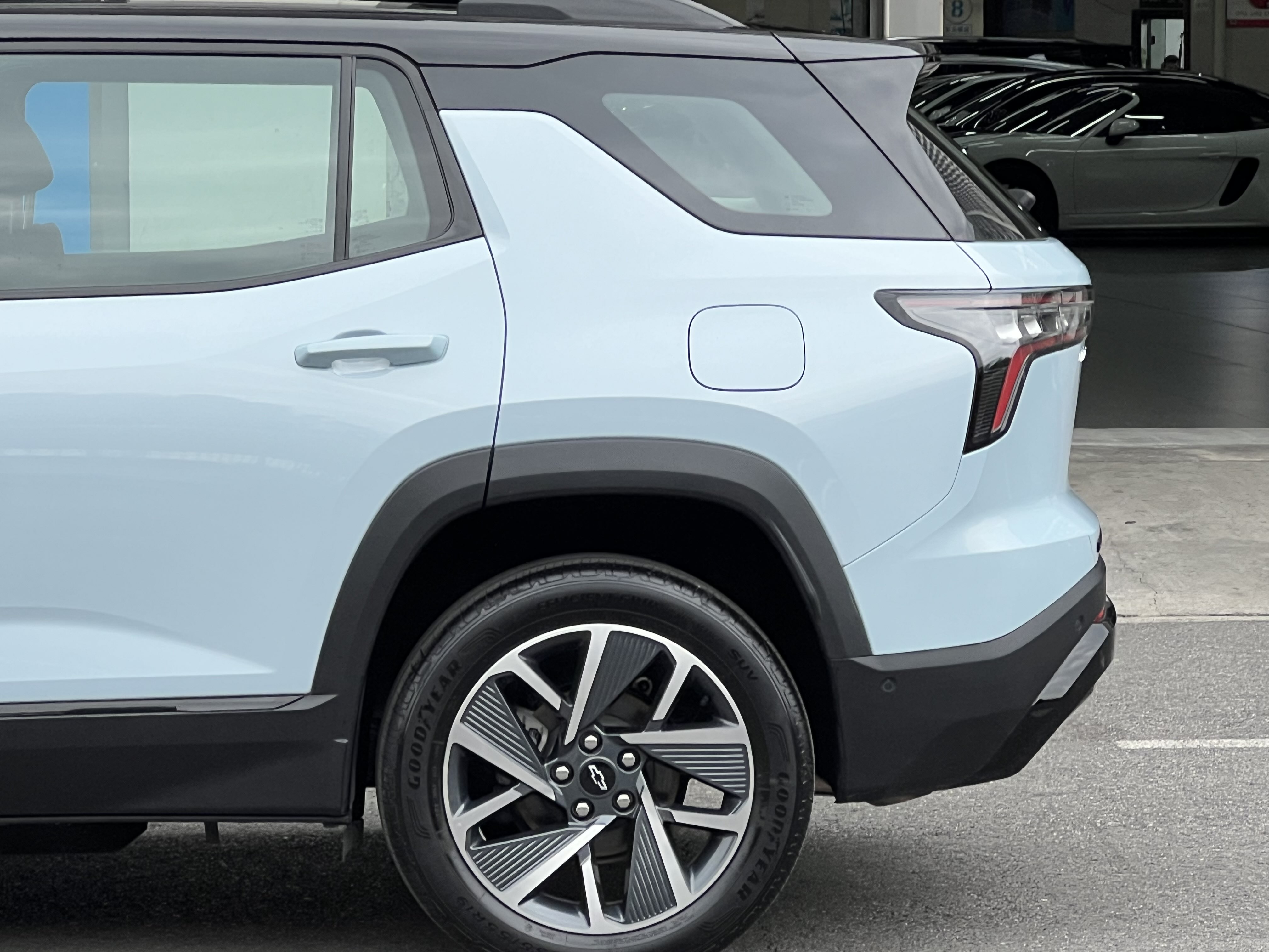 Chevrolet Equinox Plus 2025 car image #4