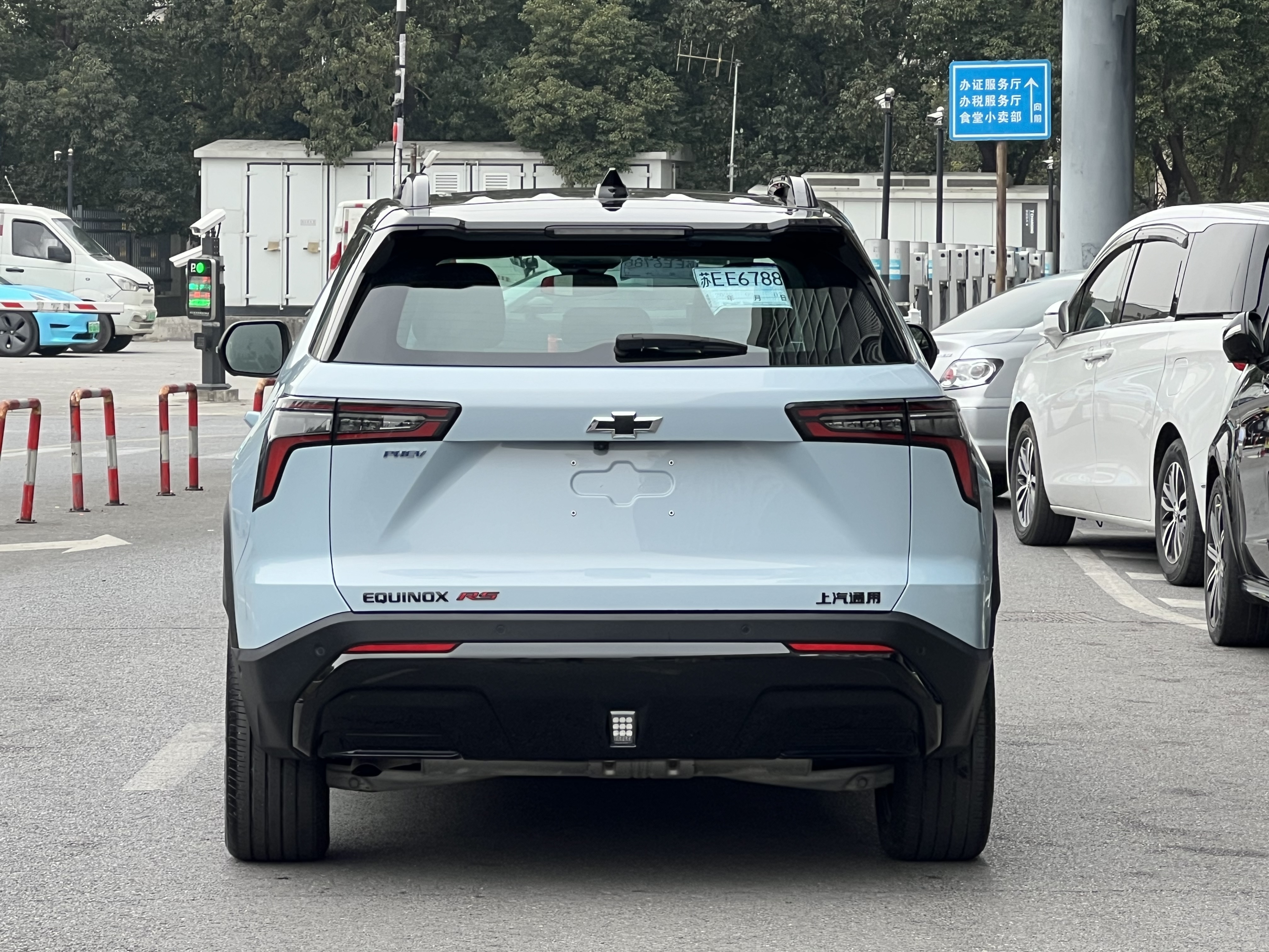 Chevrolet Equinox Plus 2026 #4 Chevrolet Equinox Plus 2026 car image #4