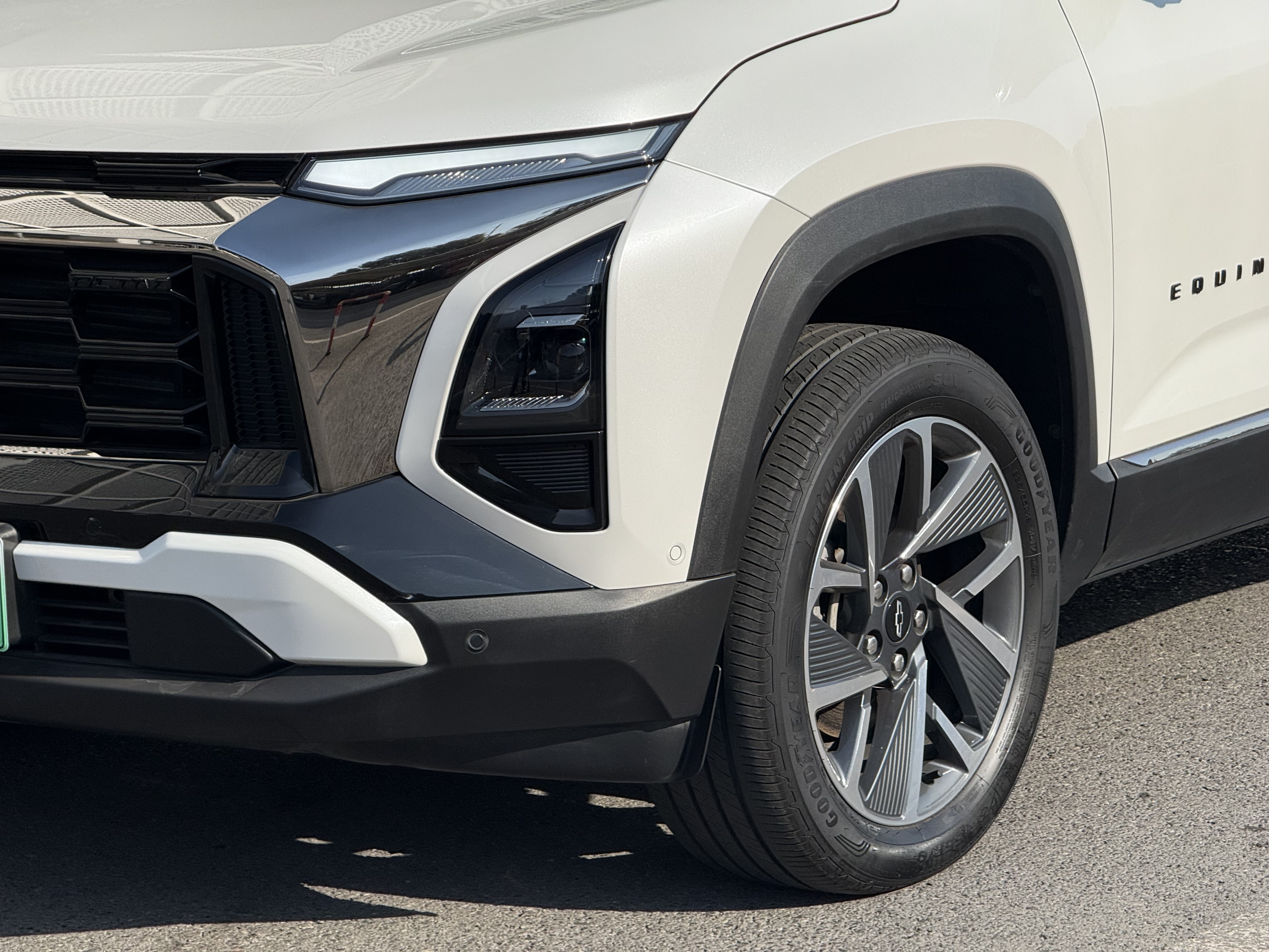 Chevrolet Equinox Plus 2025 car image #4