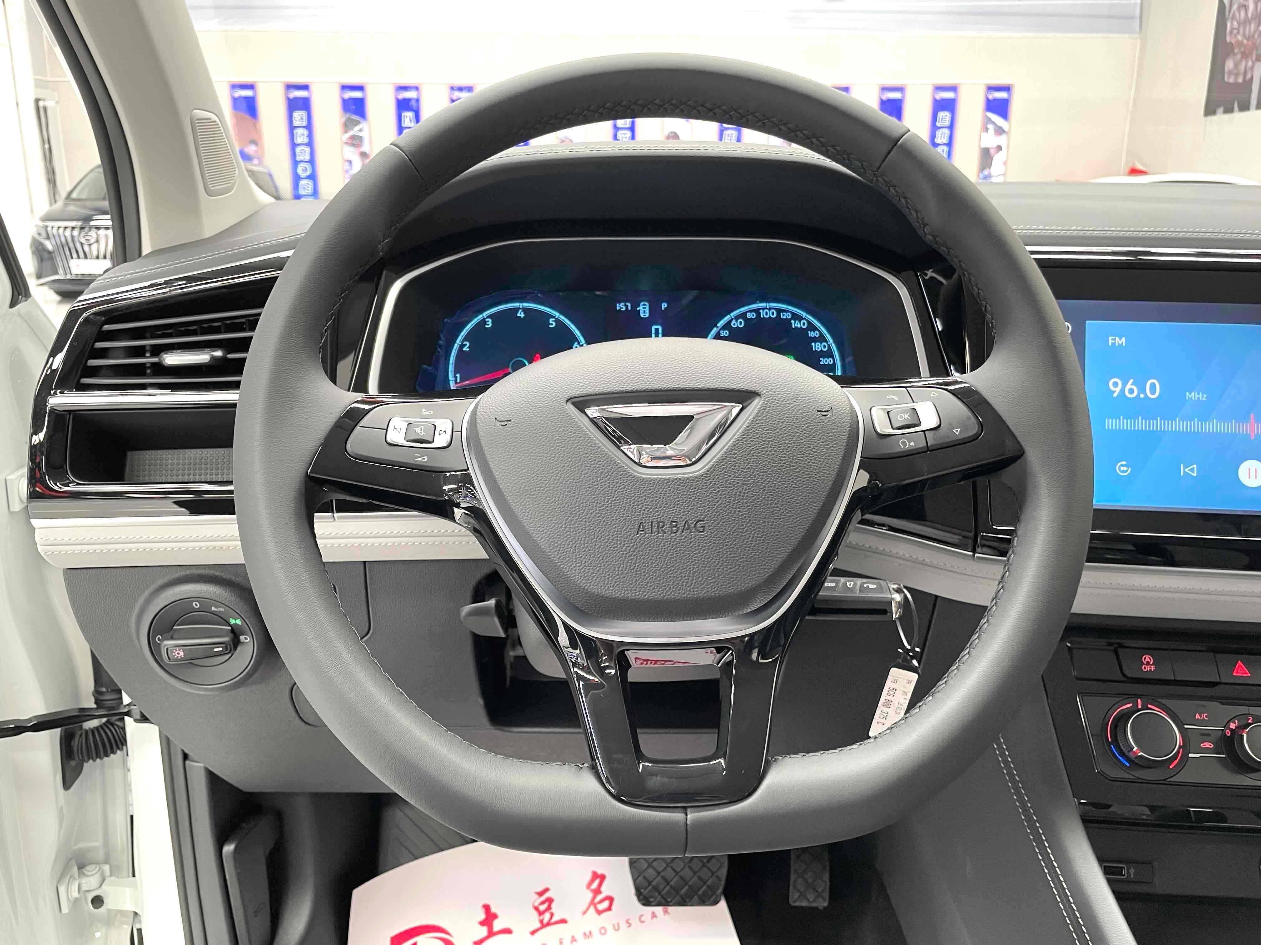 VS5 2025 car image #4