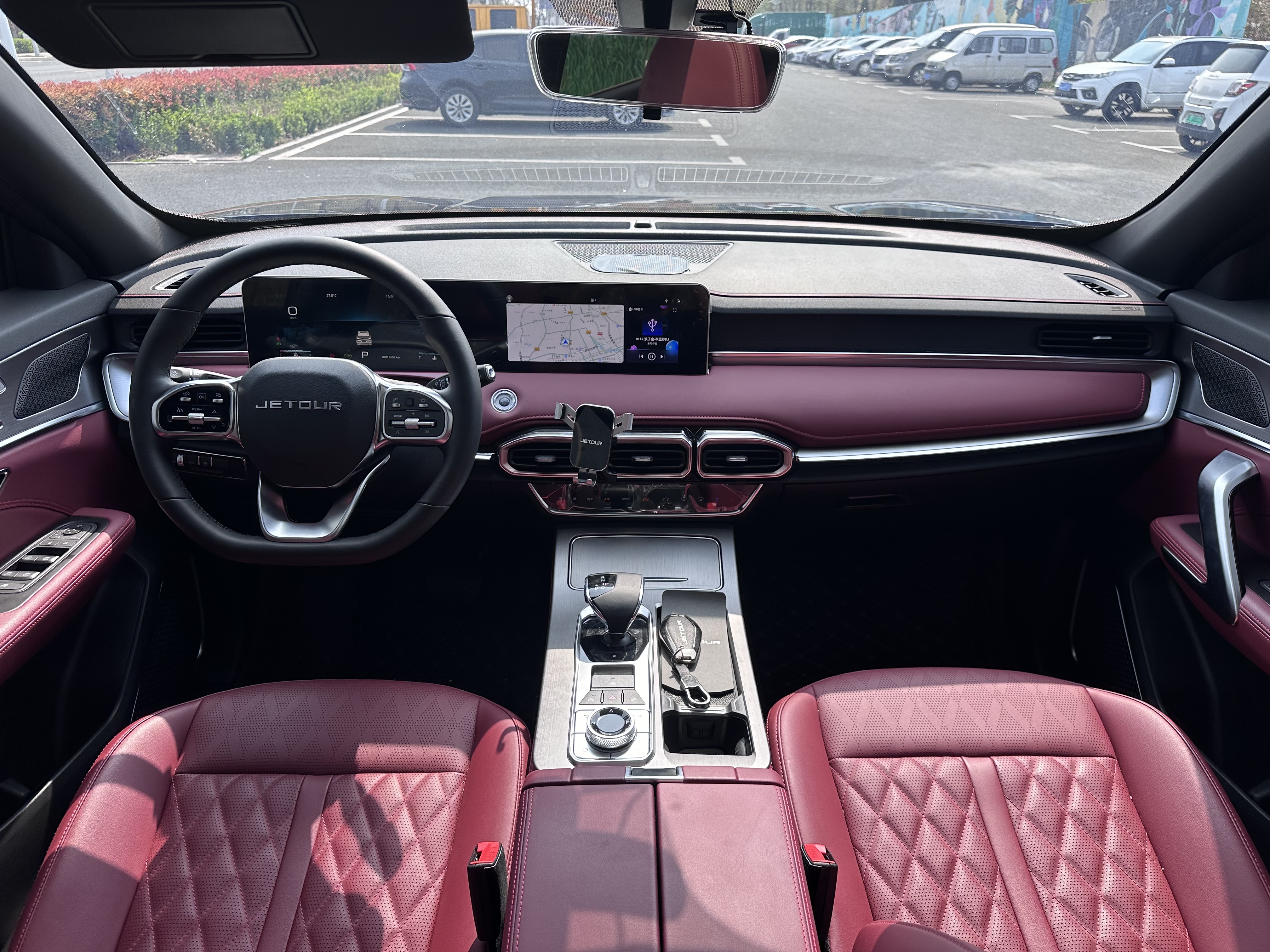 X70 PLUS 2025 car image #4