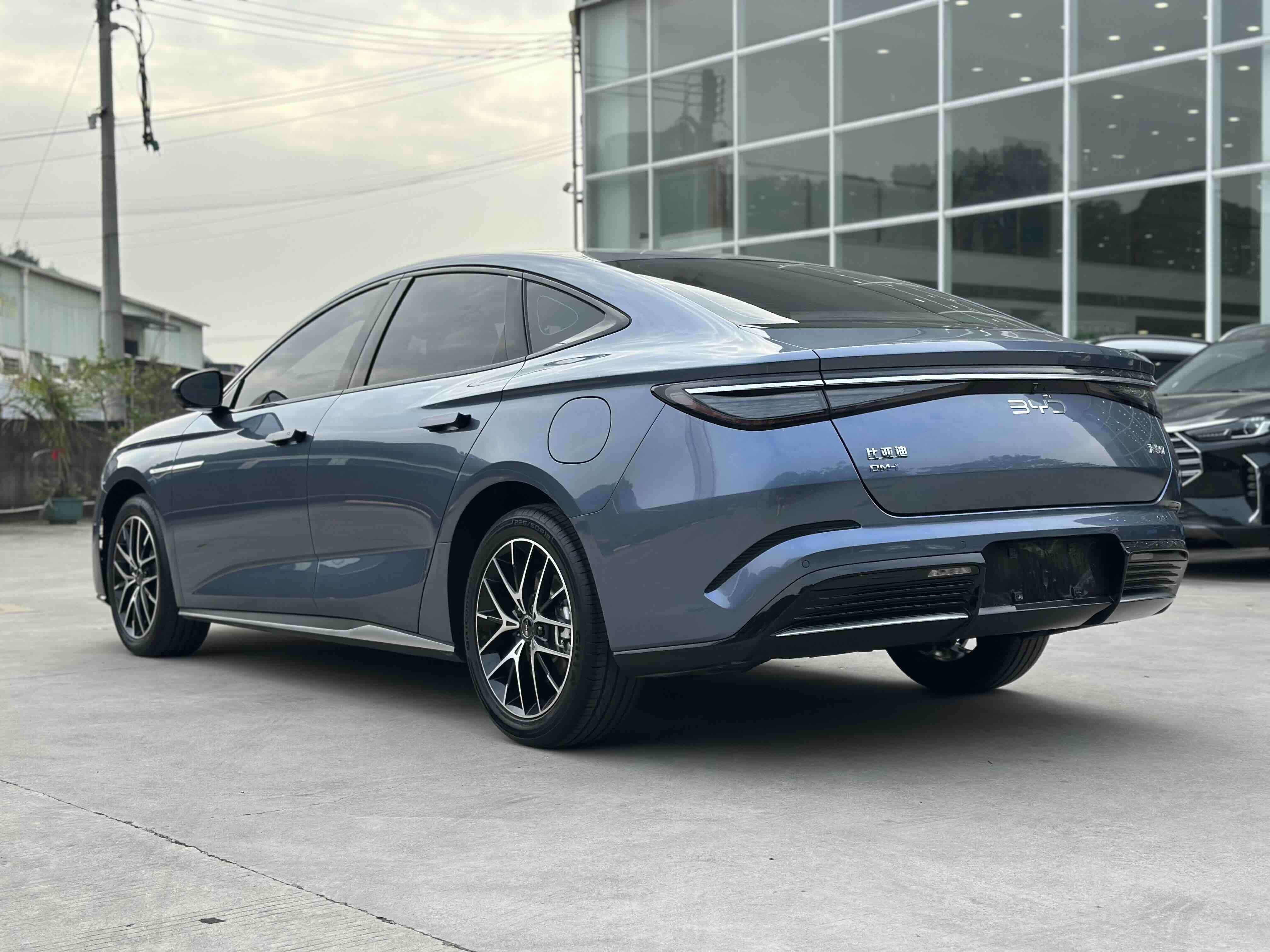 BYD Seal 07 DM-i 2025 immagine di auto #4