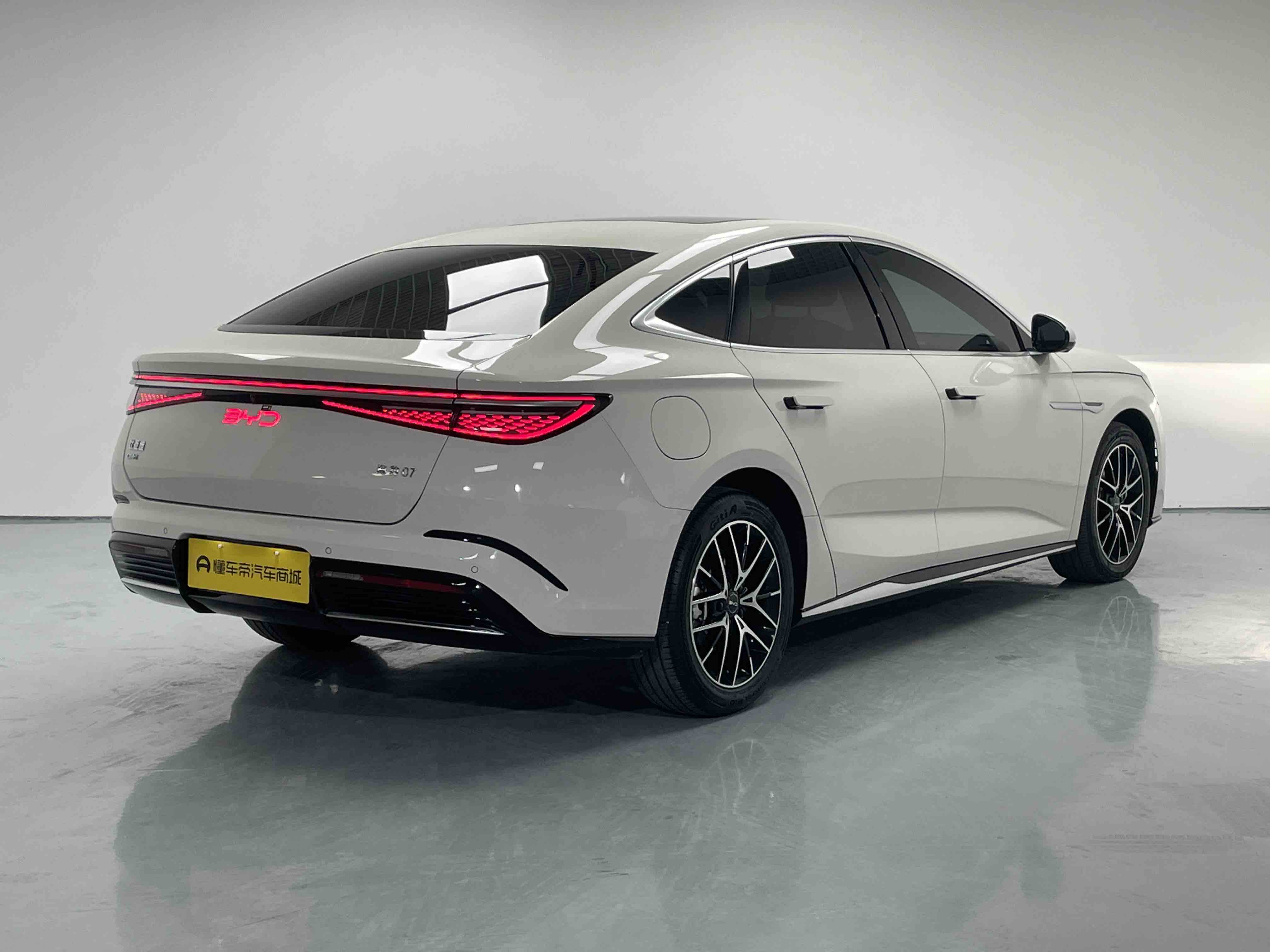 BYD Seal 07 DM-i 2024 صورة سيارة #4