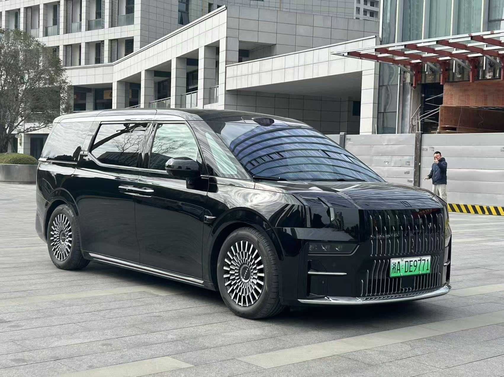 极氪 极氪009 2025 汽车图片 #4