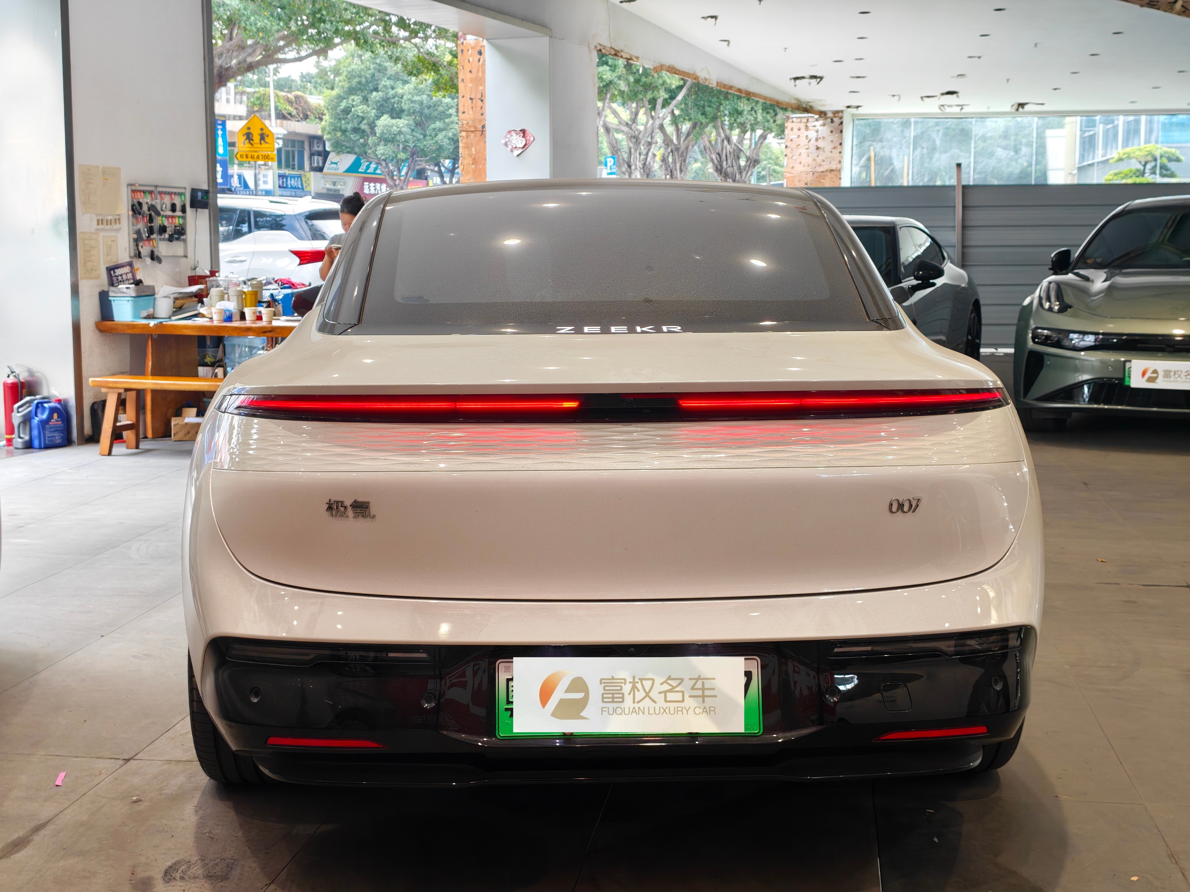 极氪 极氪007 2024 汽车图片 #4