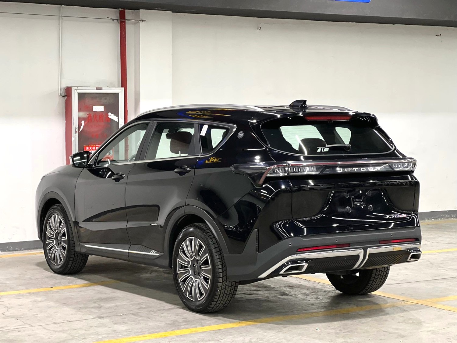 X70 PLUS 2024 car image #4