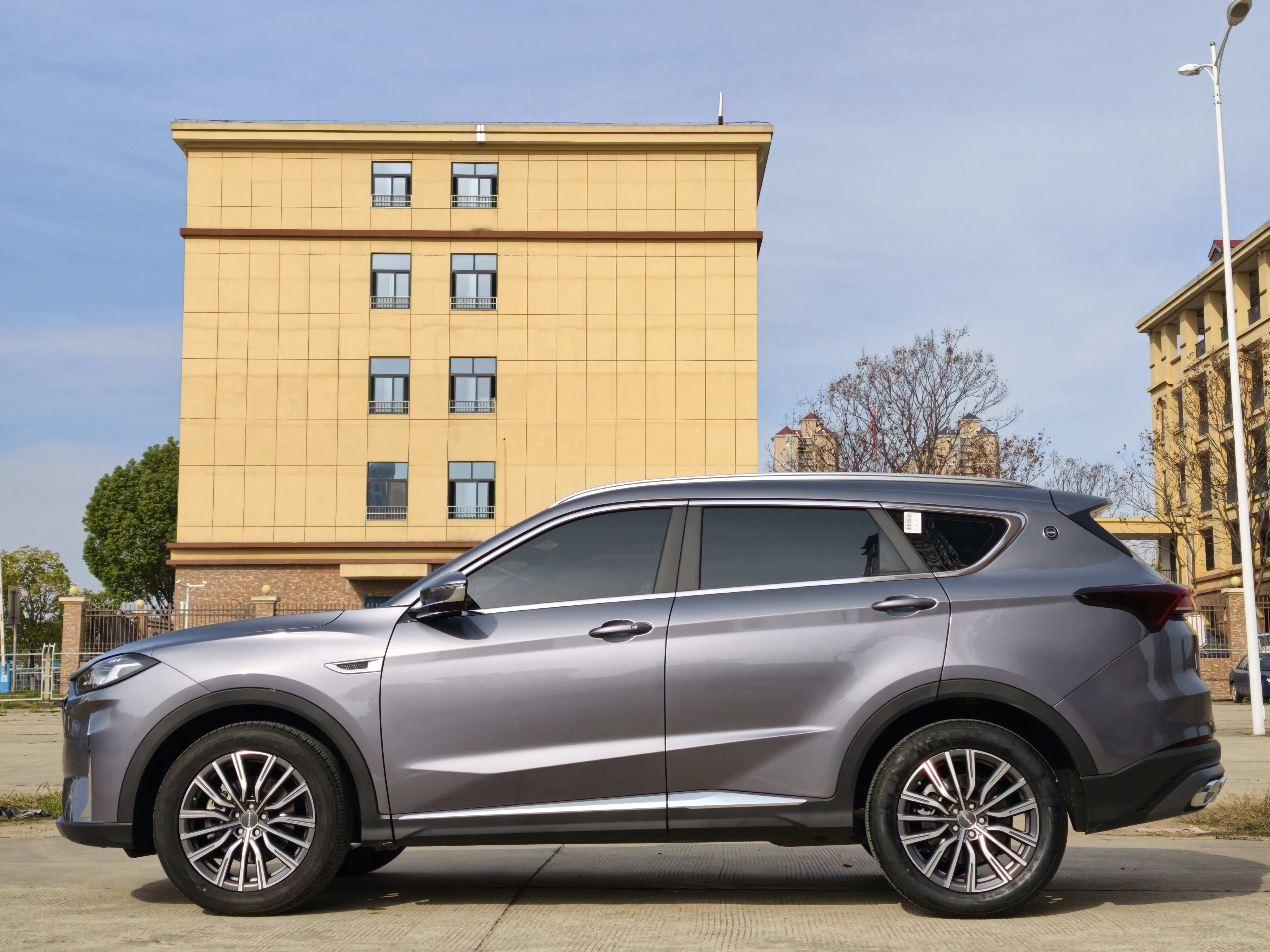 X70 PLUS 2025 car image #4