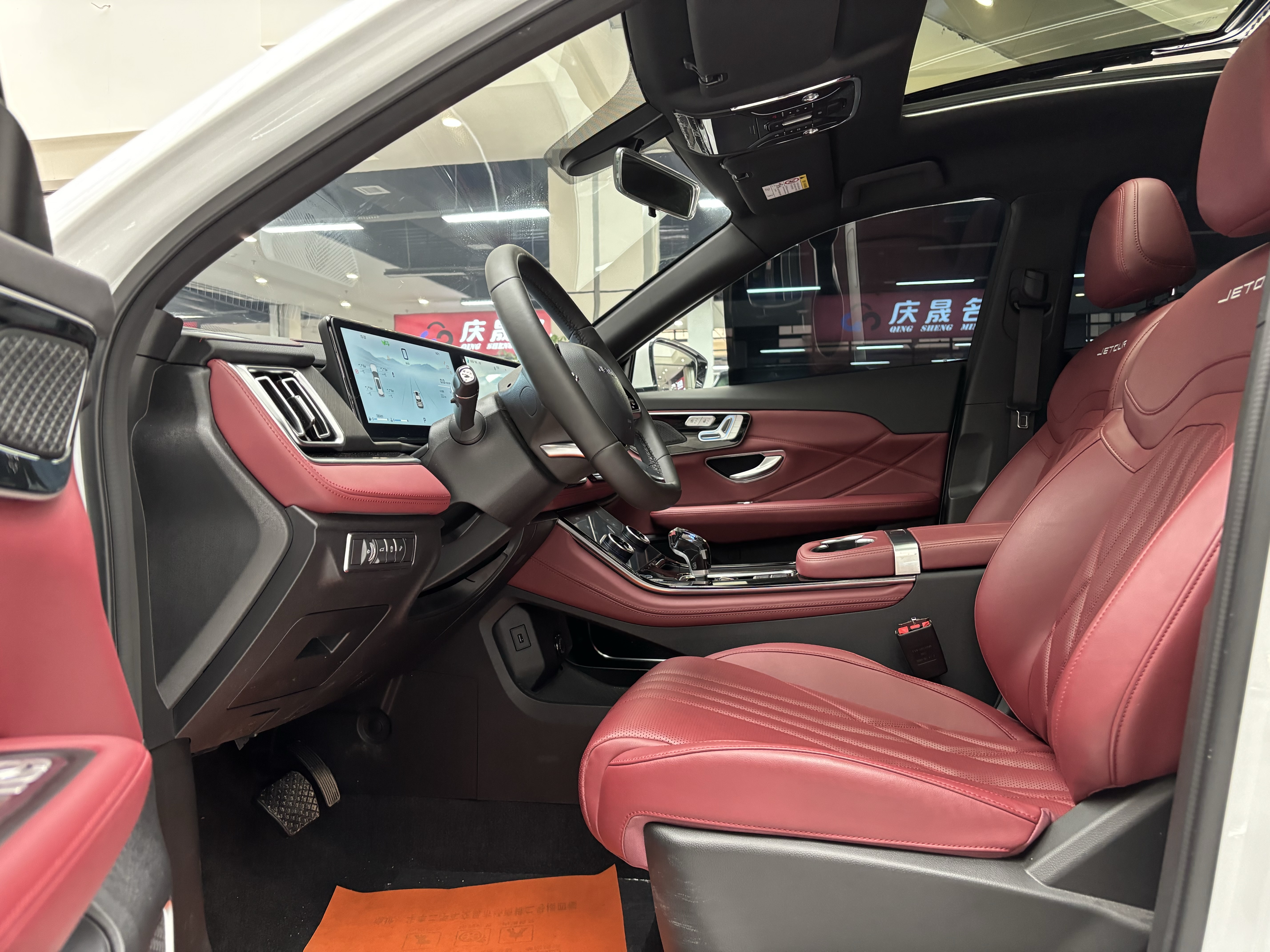 X70 PLUS 2025 car image #4