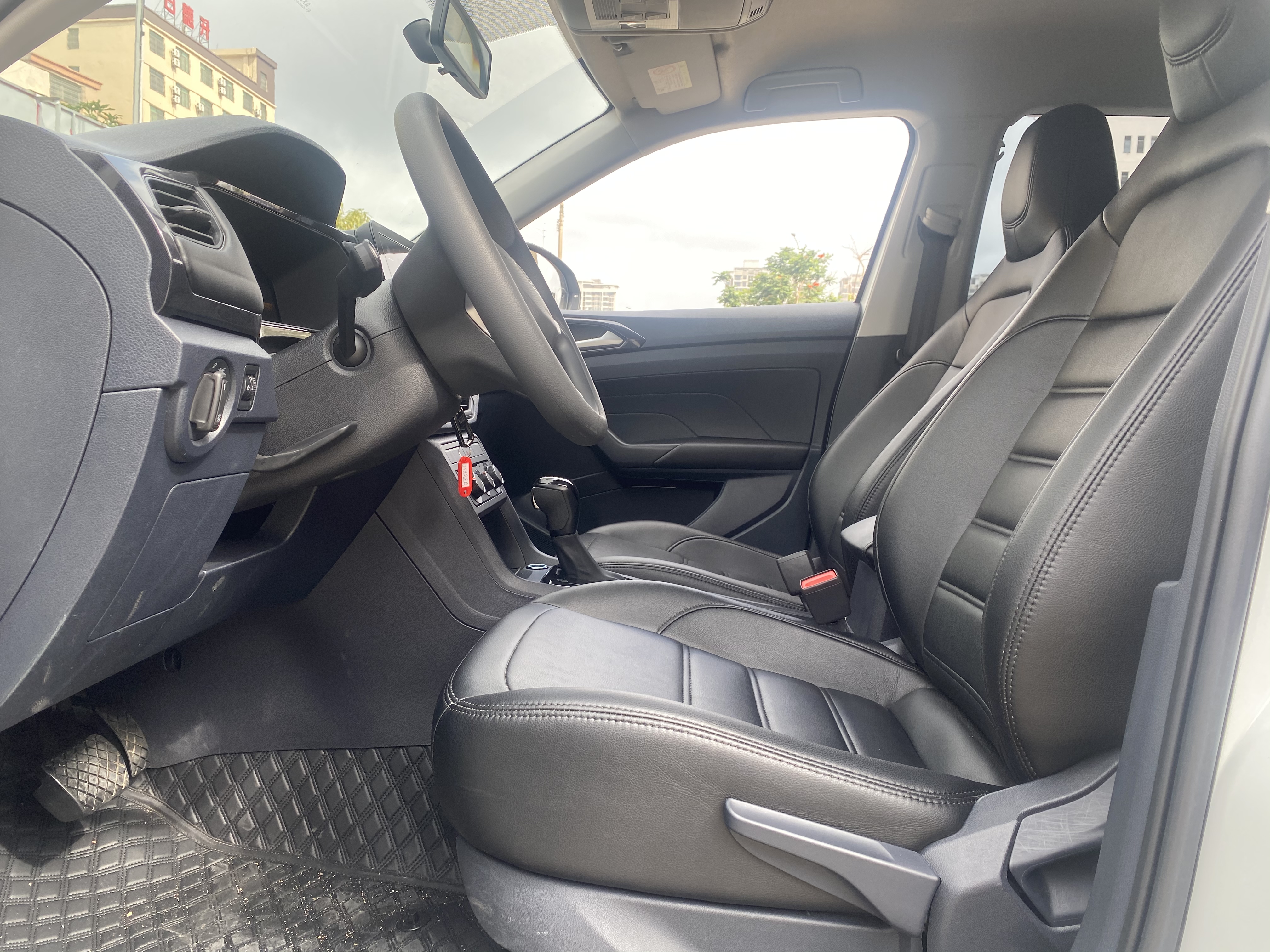 Volkswagen Tharu 2025 car image #4