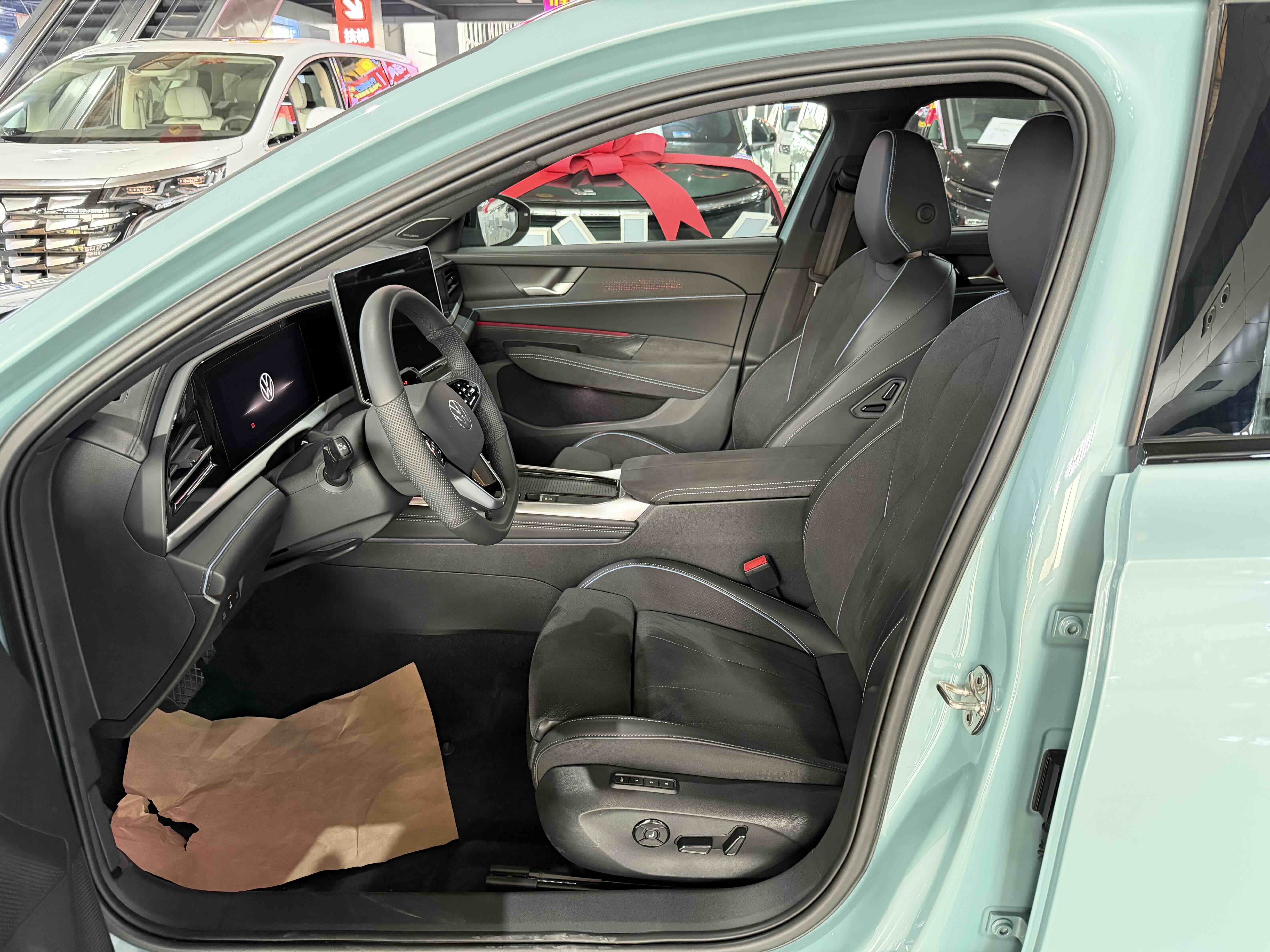 Volkswagen Passat 2024 car image #4