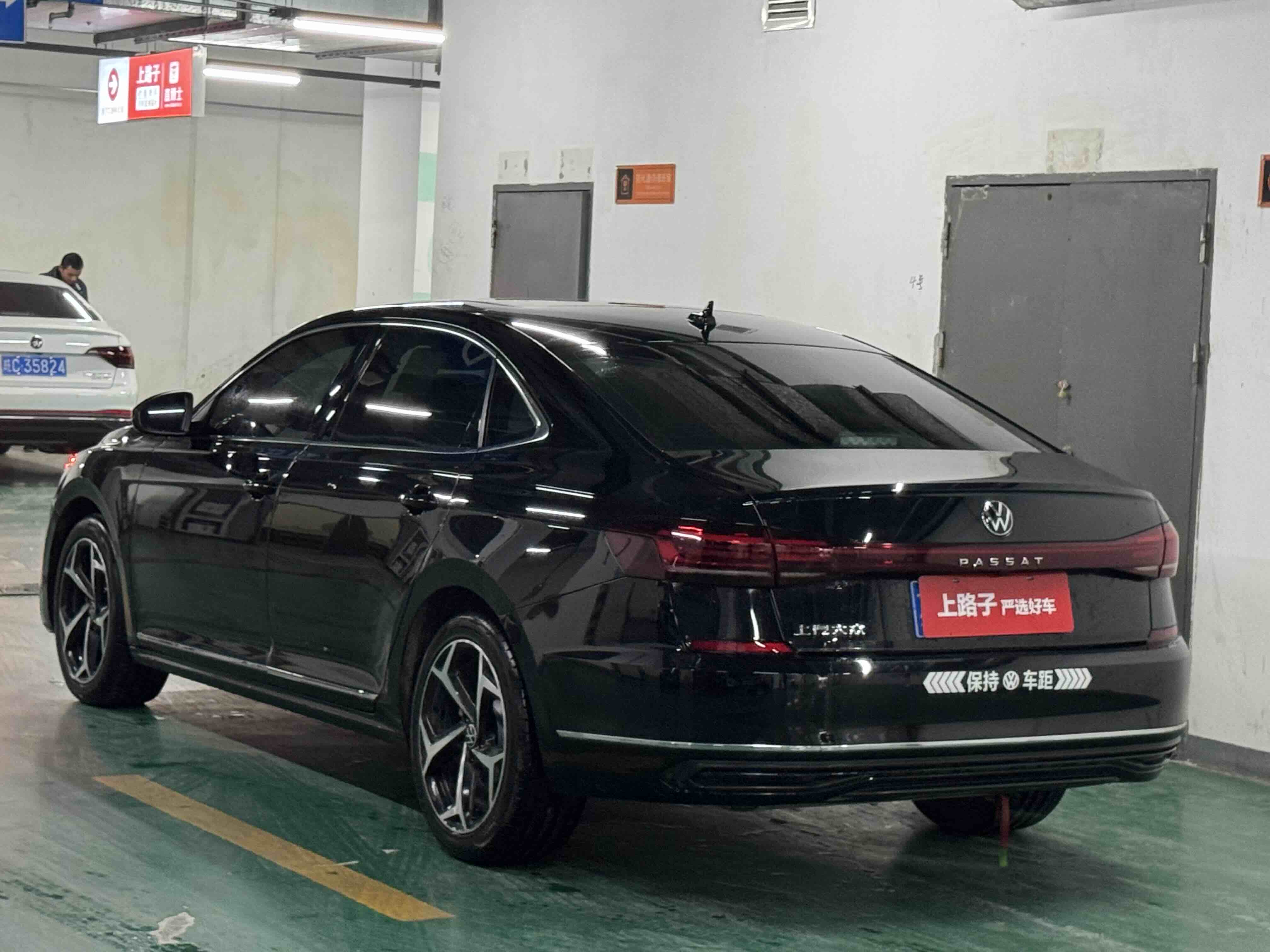 Volkswagen Passat 2025 صورة سيارة #4