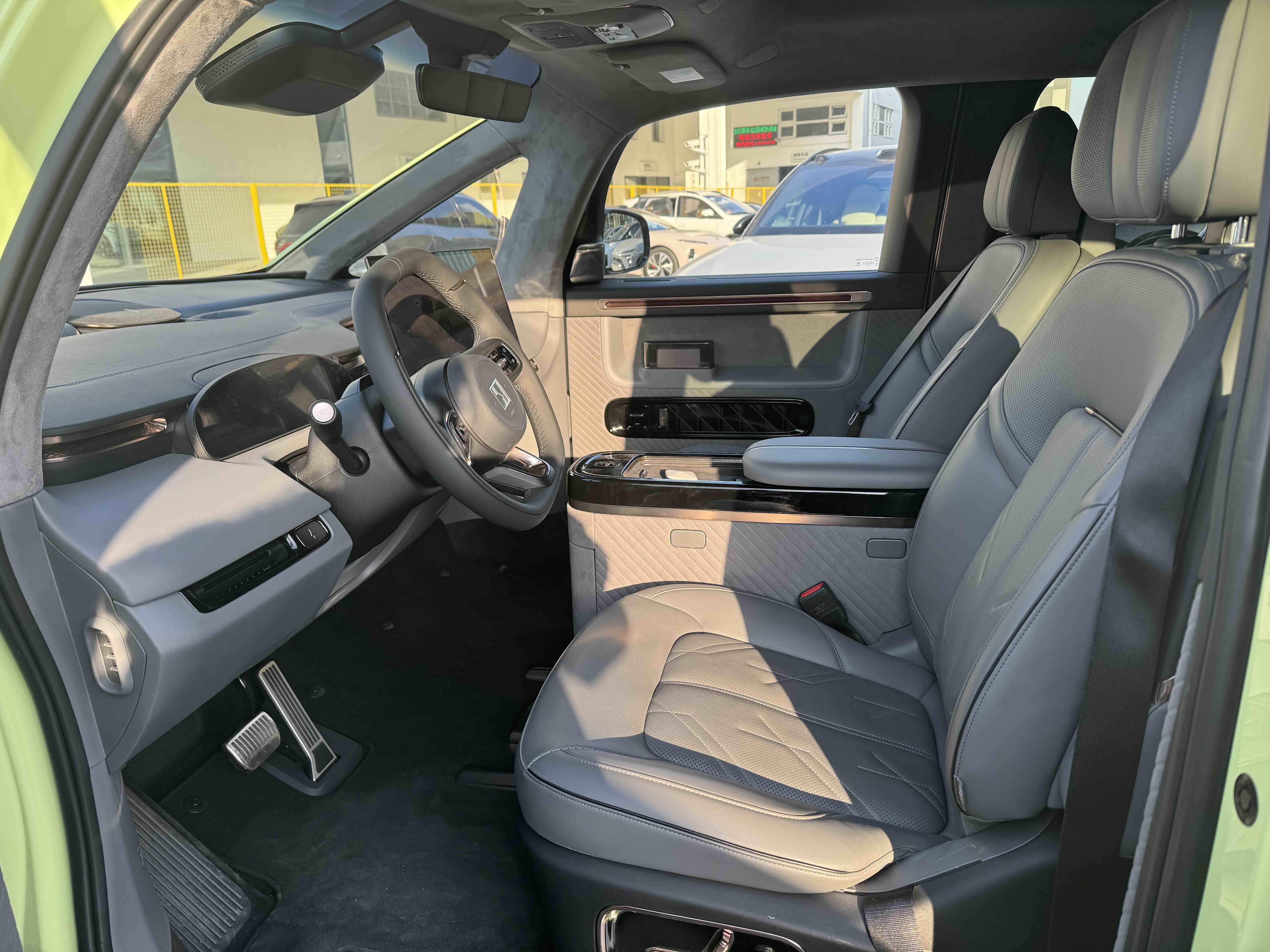 极氪 极氪MIX 2024 汽车图片 #4