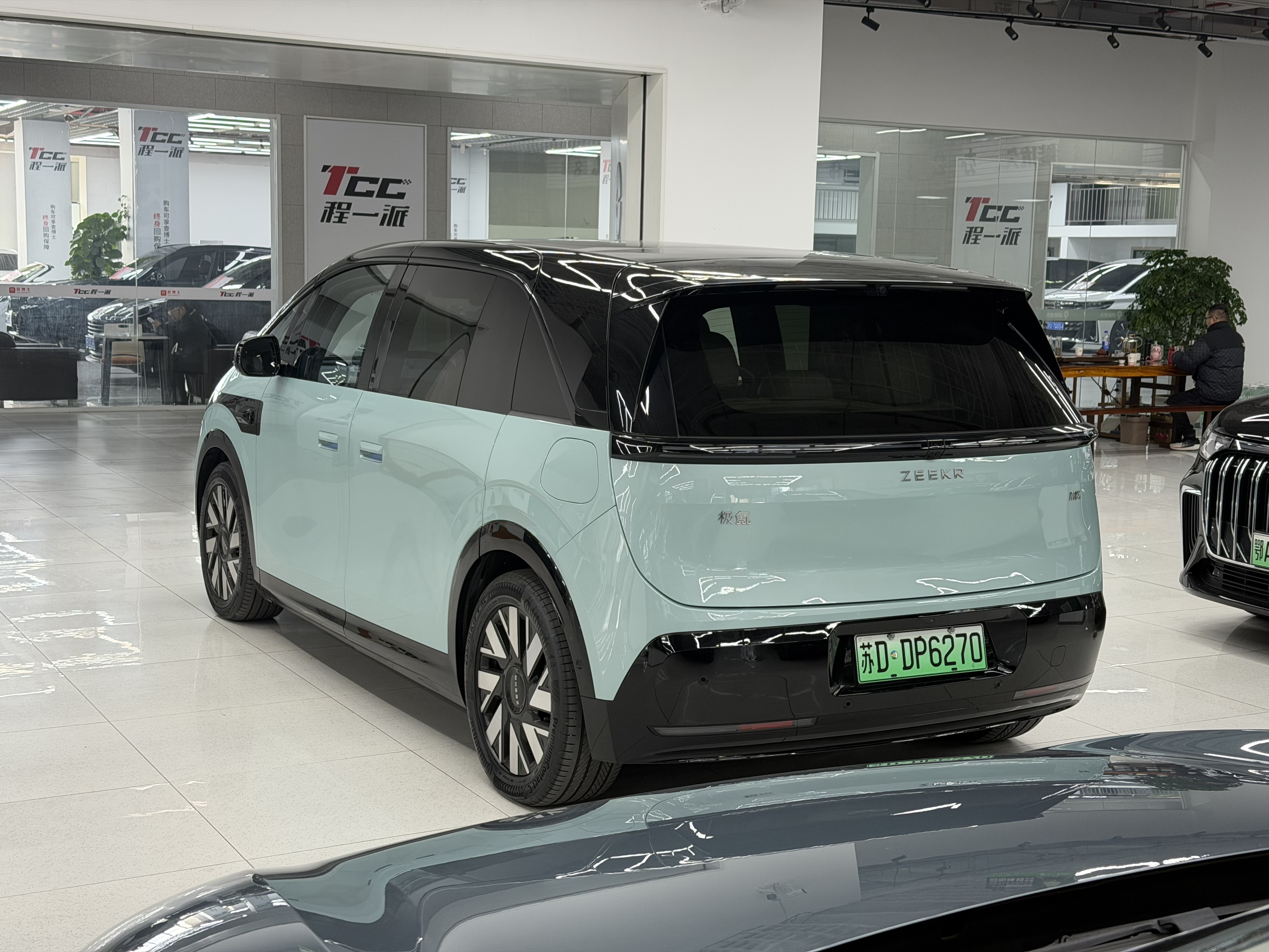 极氪 极氪MIX 2024 汽车图片 #4