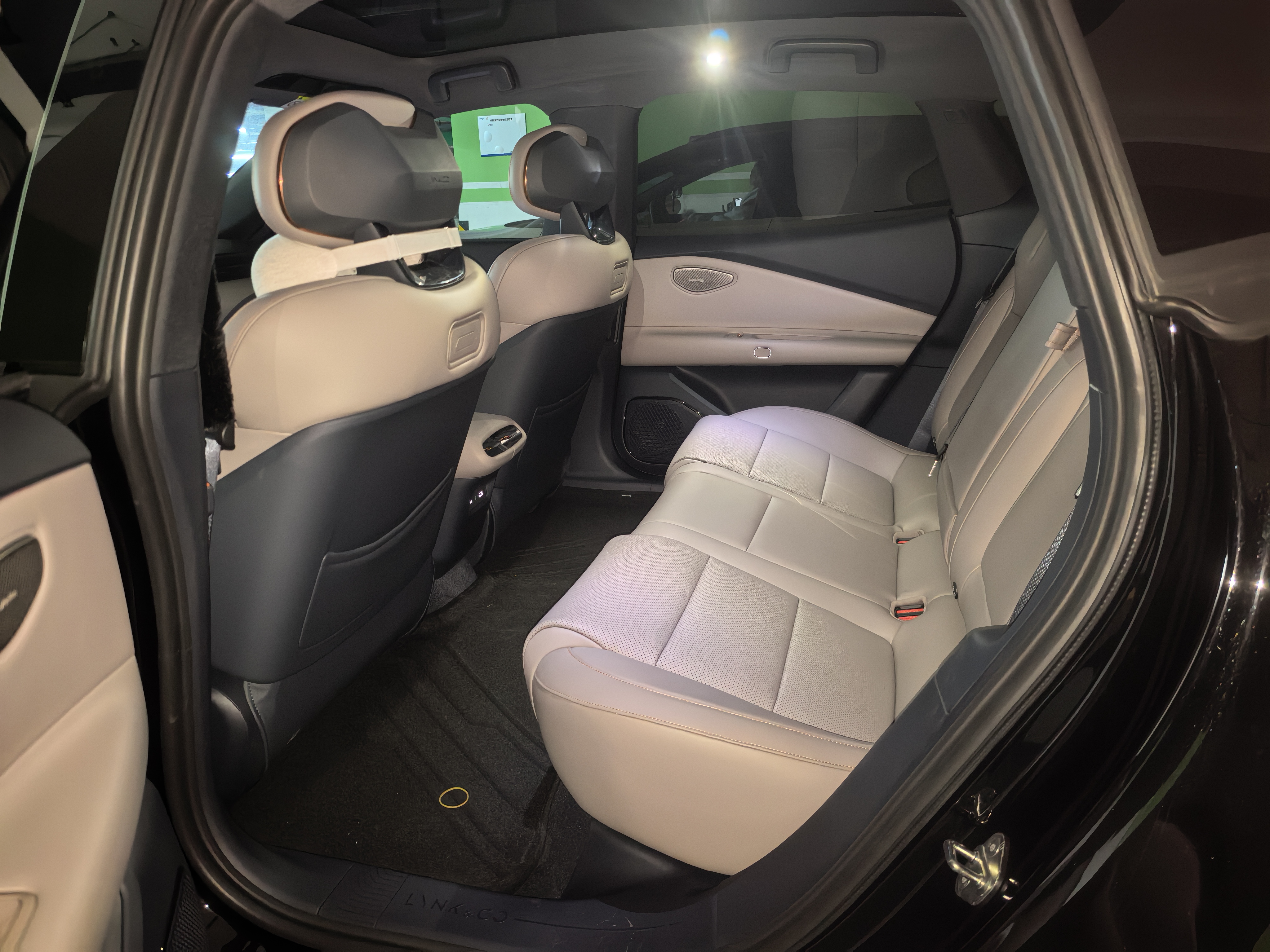 Lynk & Co Z10 2025 #4 Lynk & Co Z10 2025 car image #4