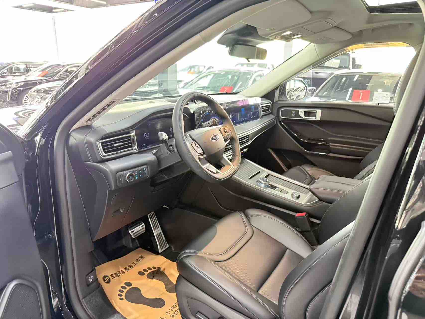 Ford Explorer 2025 immagine di auto #4