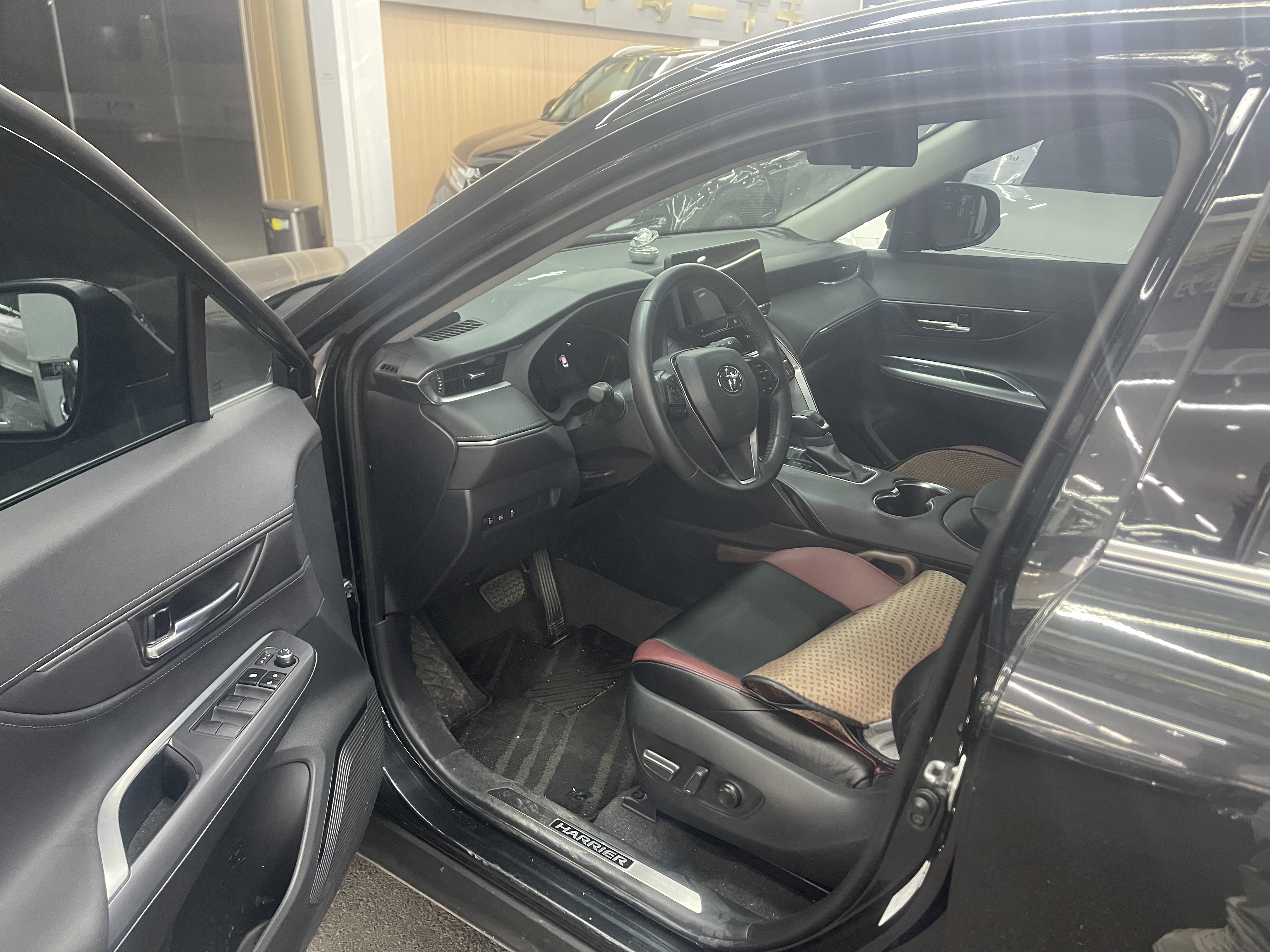 Toyota Harrier 2024 car image #4