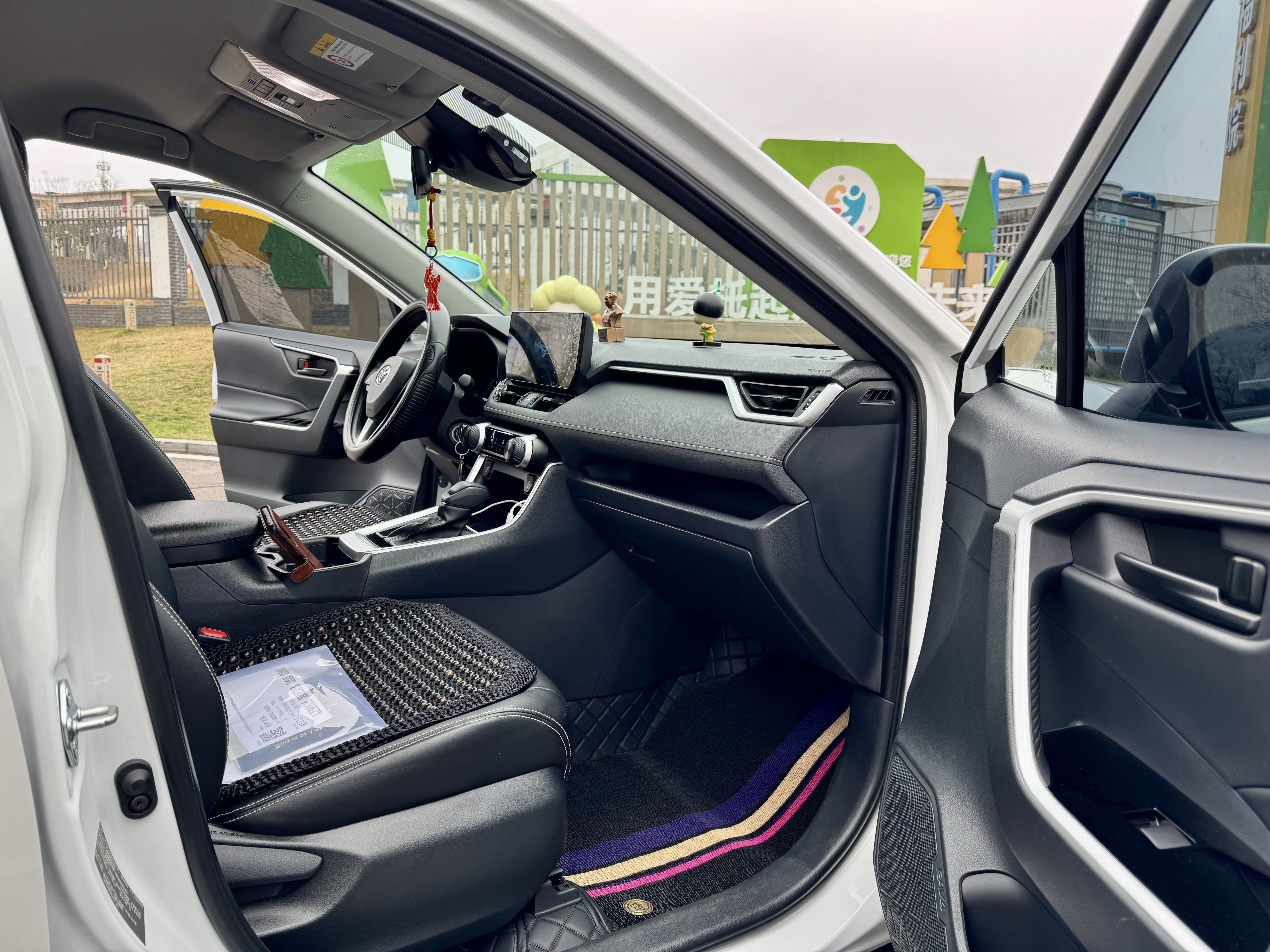 Toyota RAV4 2024 car image #4