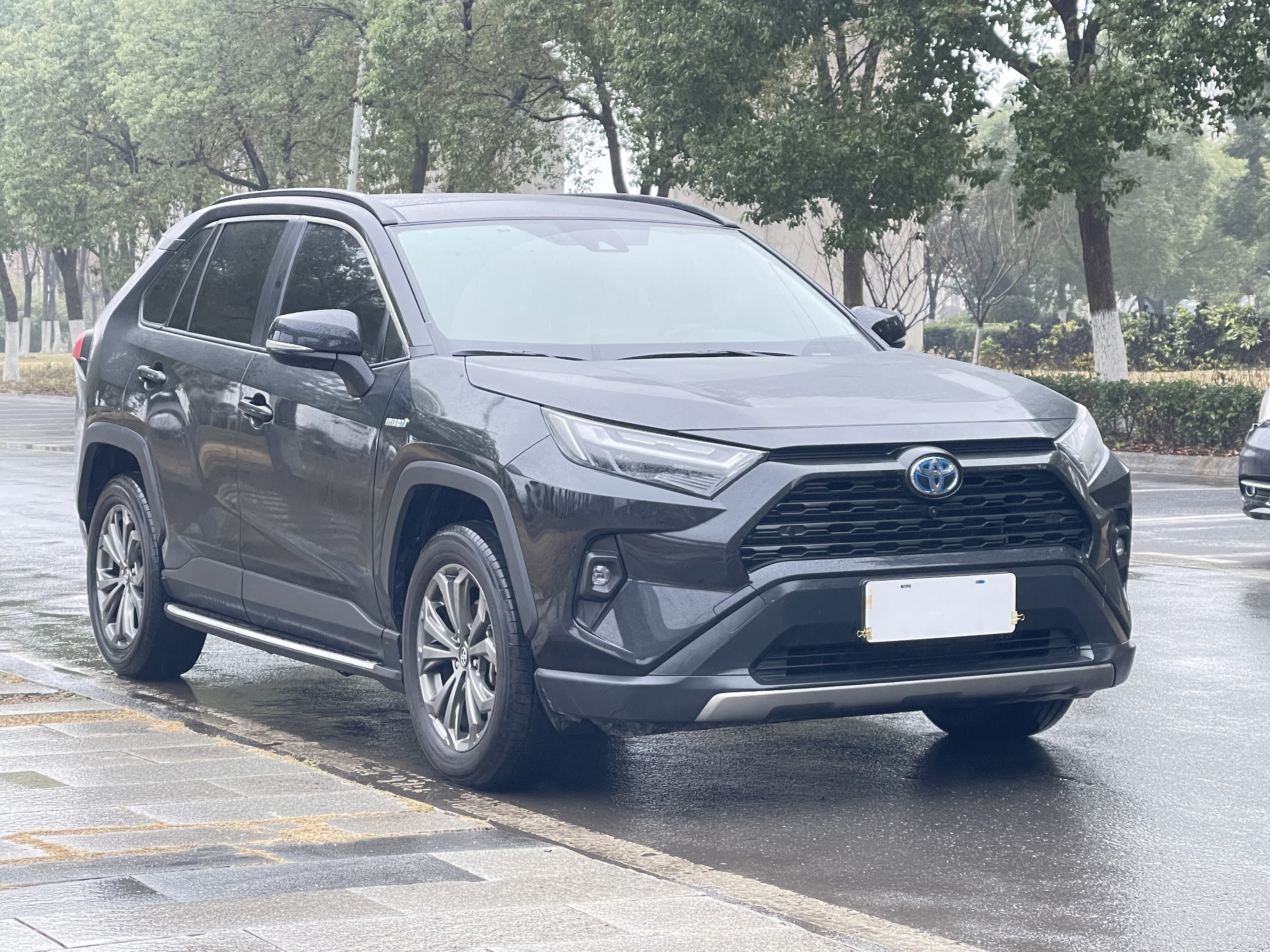 Toyota RAV4 2025 car image #4