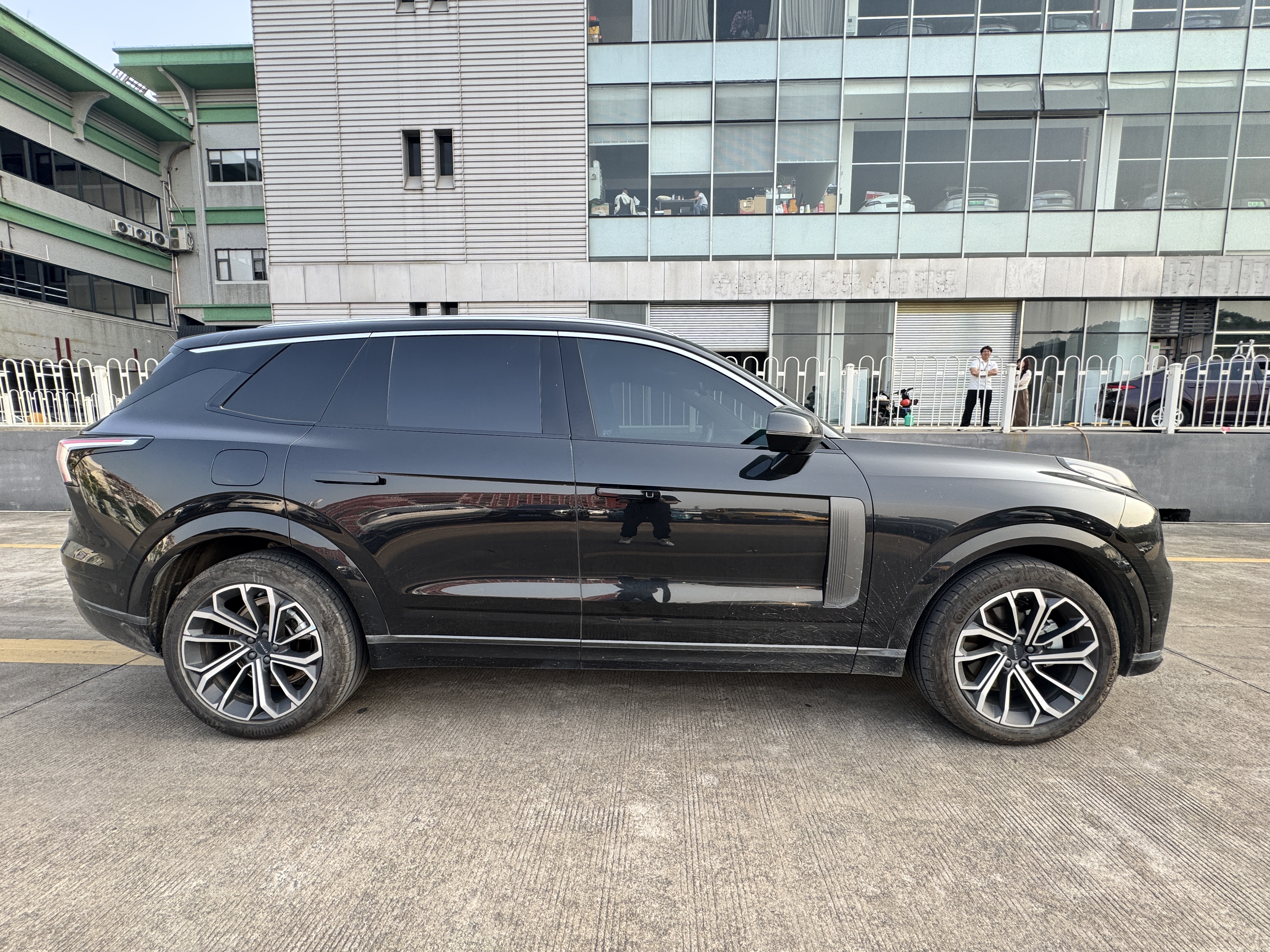 Lynk & Co 09 2025 car image #4