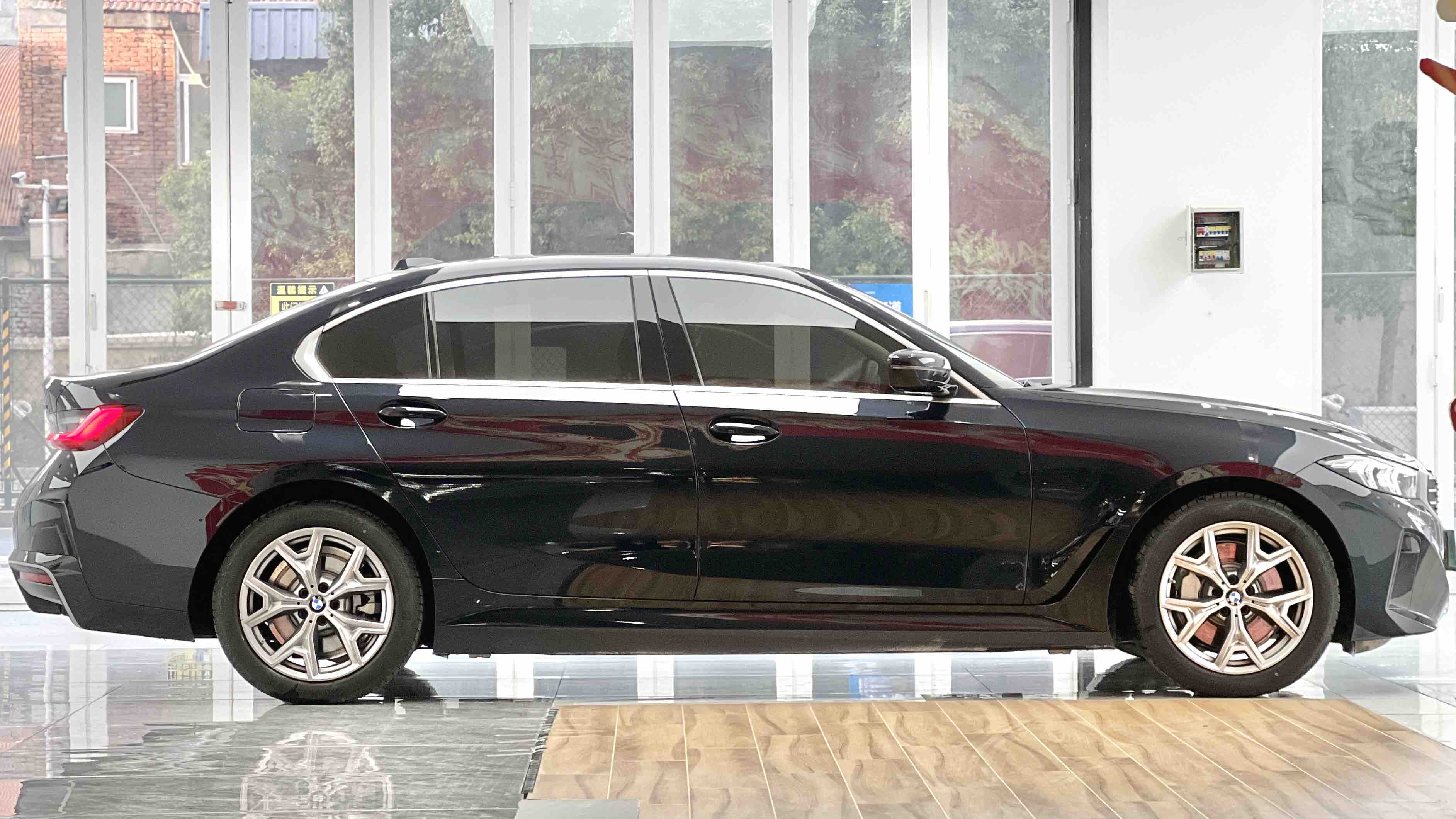 BMW i3 2024 car image #4