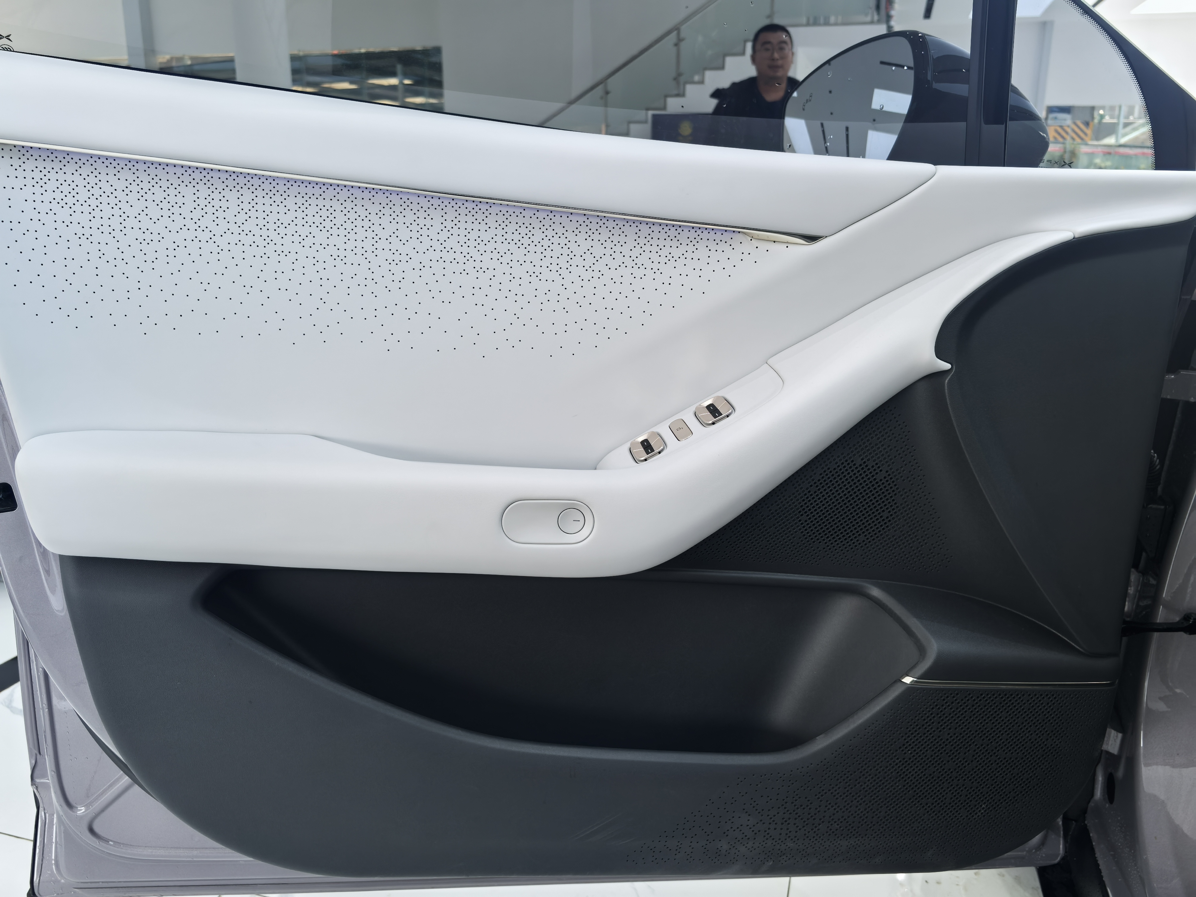 Xpeng P7+ 2025 car image #4