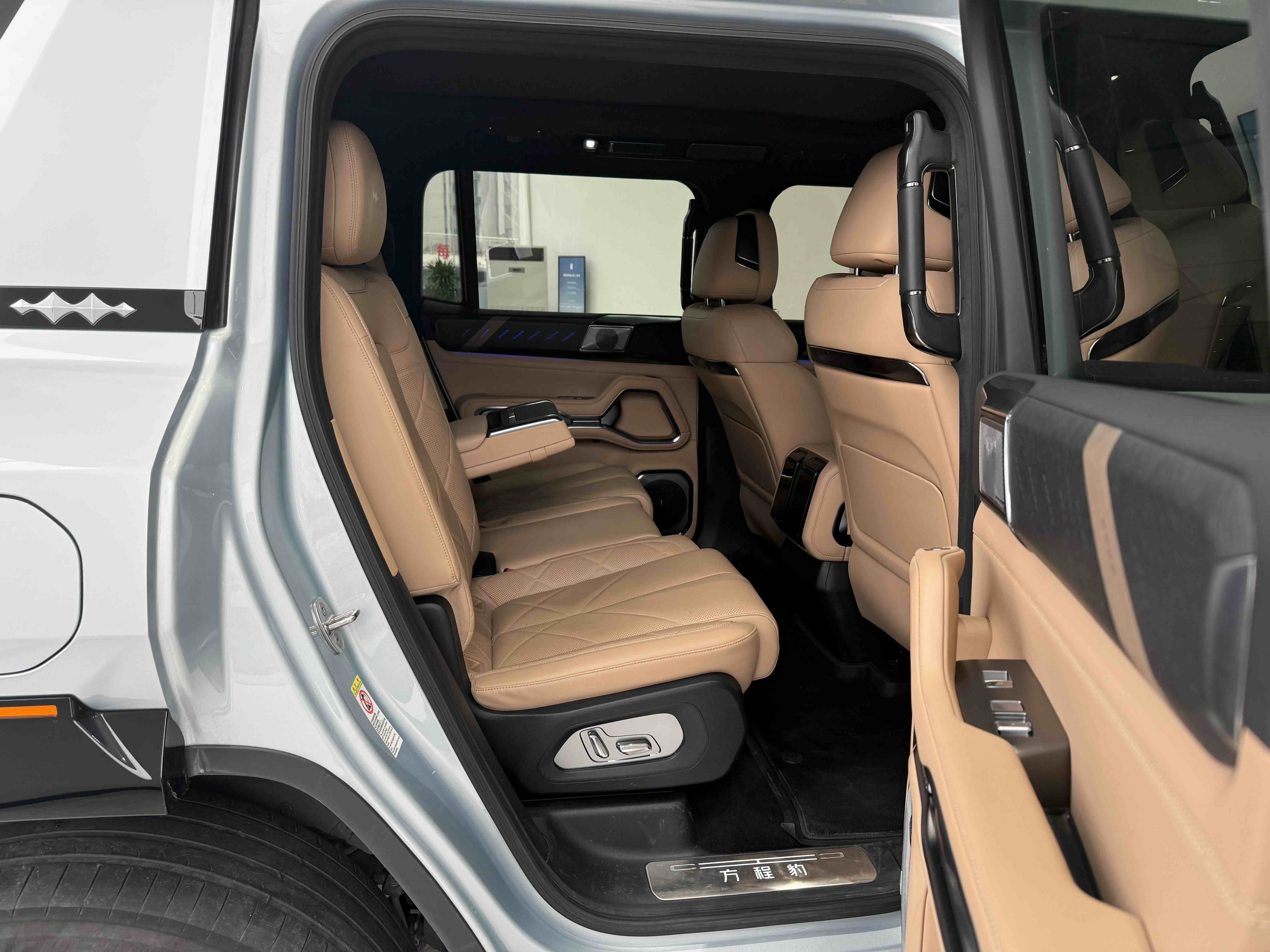 FangChengBao Leopard 8 2024 immagine di auto #4