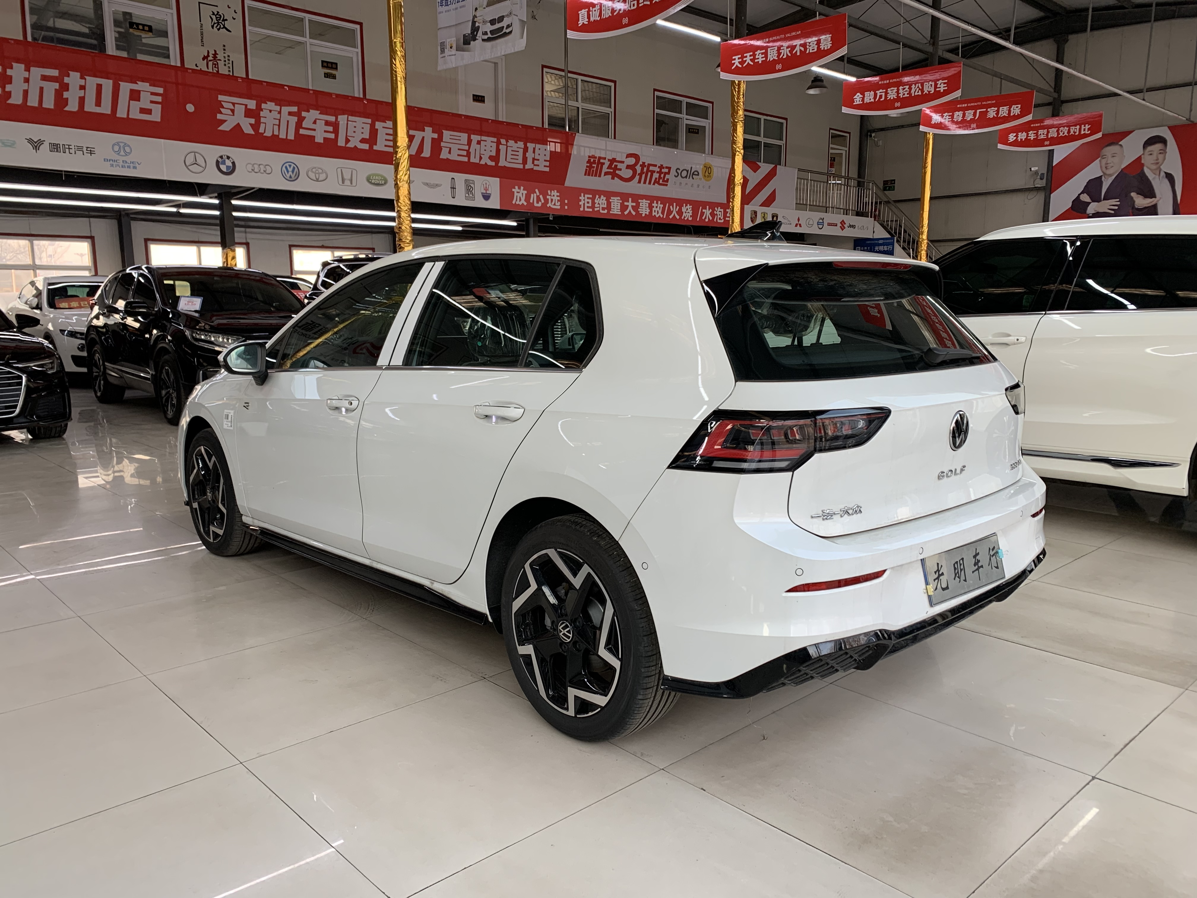 Volkswagen Golf 2026 car image #4