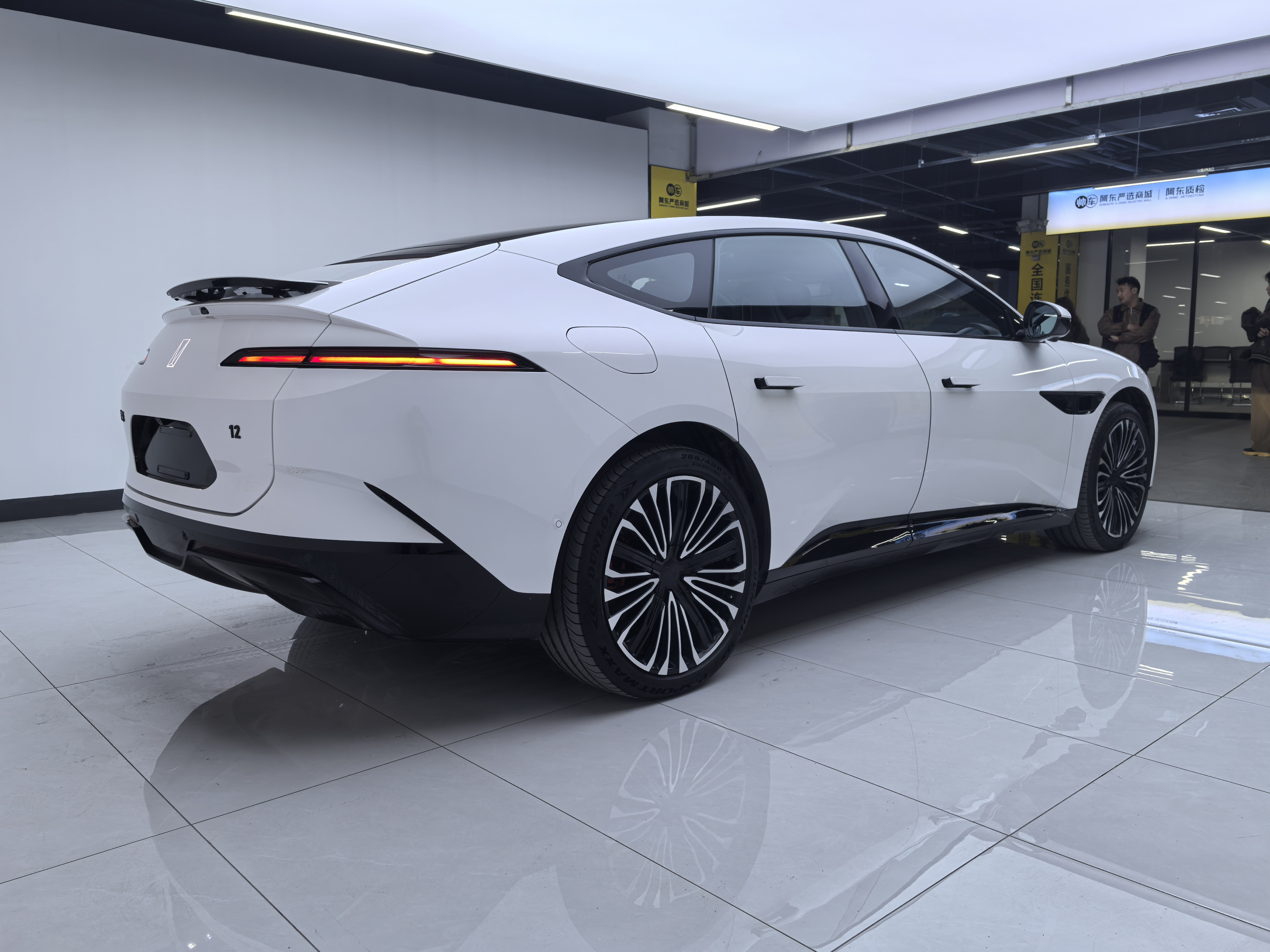 Avatr 12 2024 car image #4