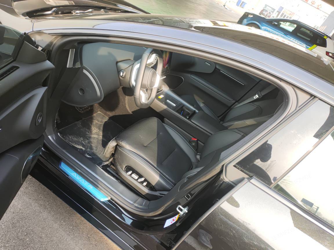 Avatr 12 2024 صورة سيارة #4