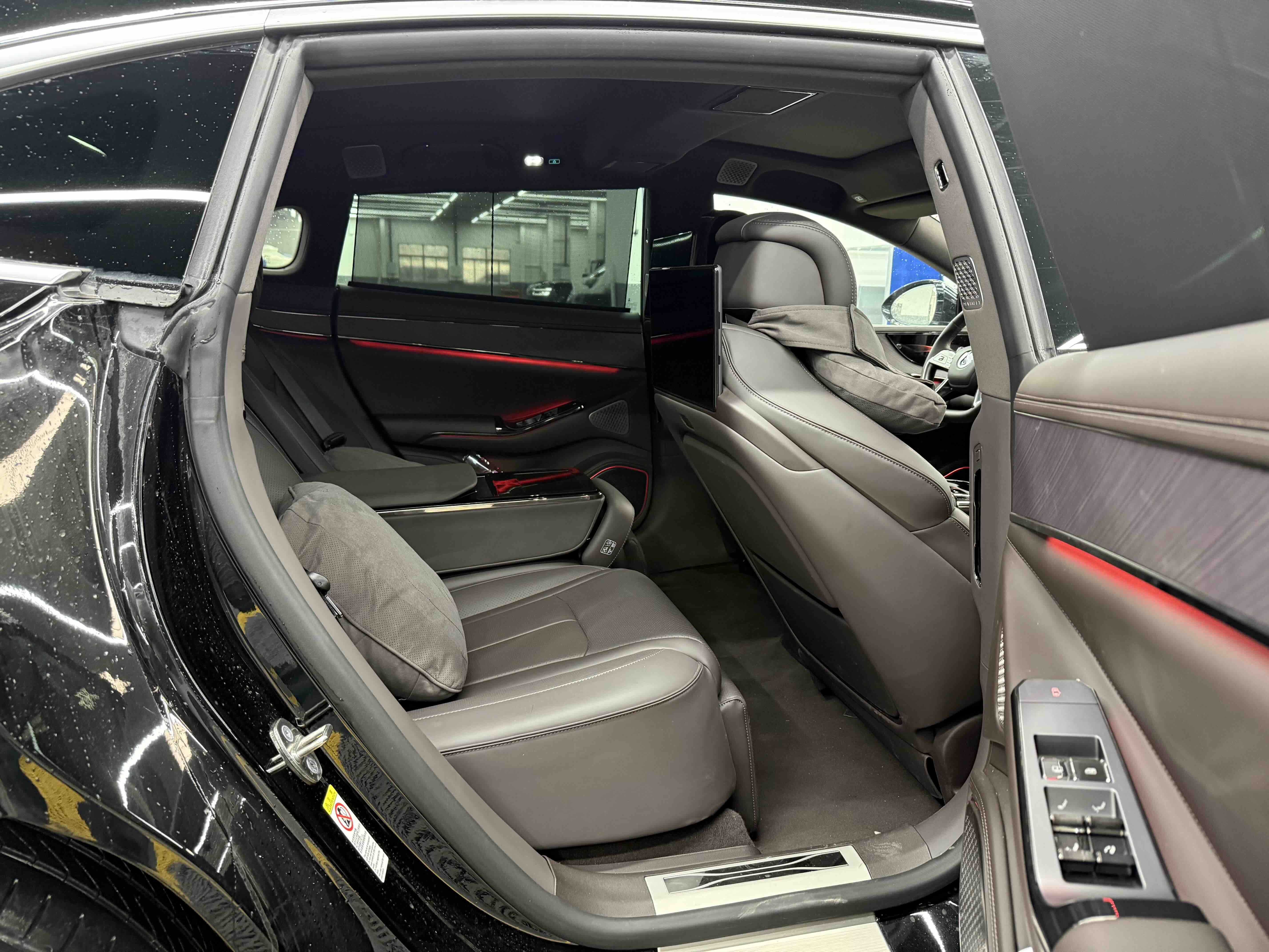 Denza Z9 2025 car image #4