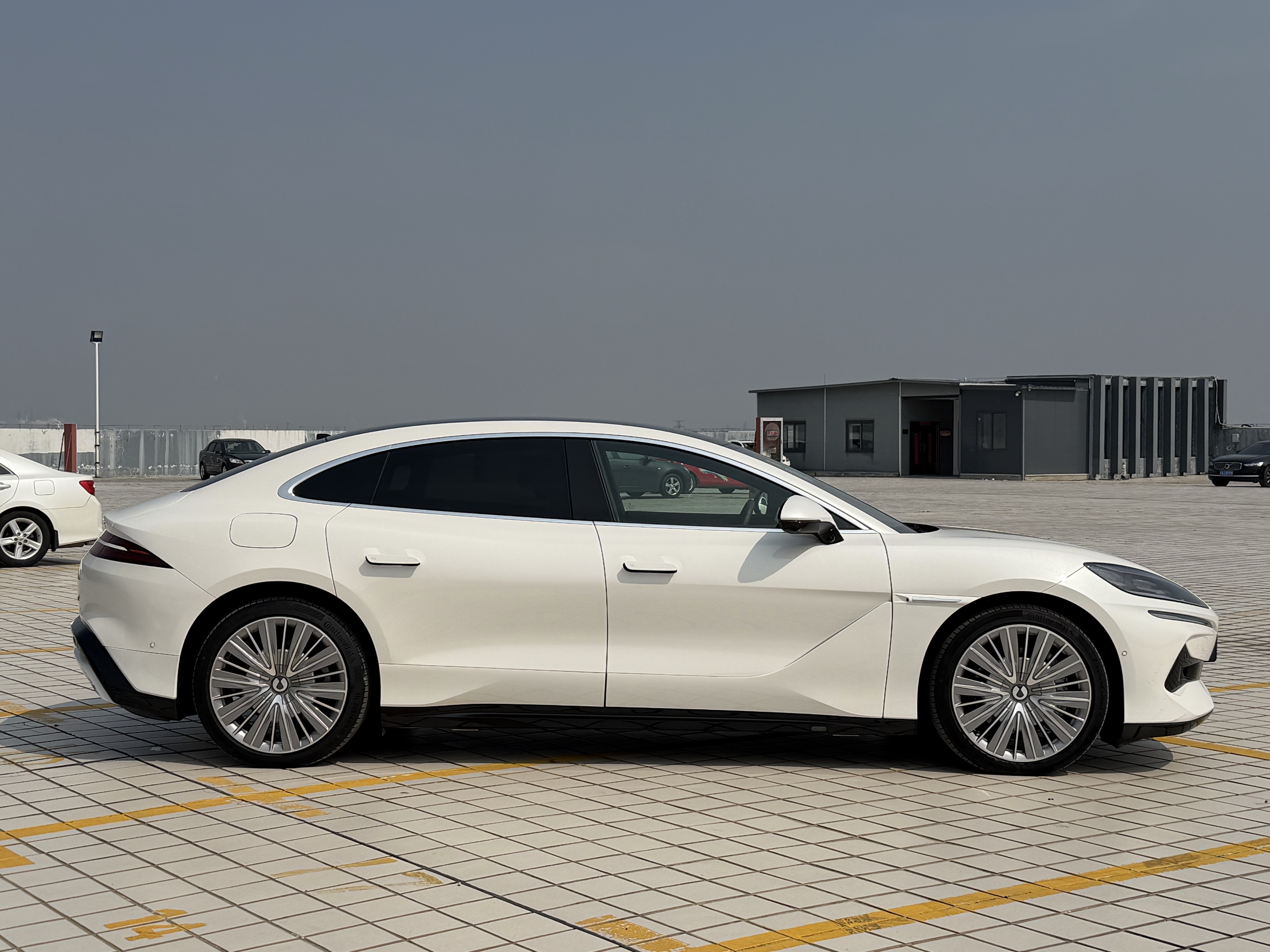 Denza Z9 2024 صورة سيارة #4