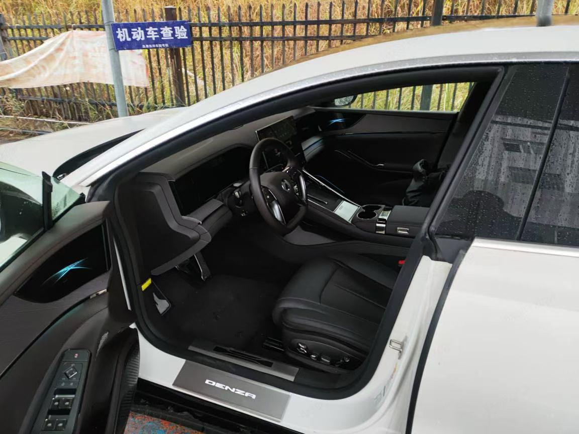 Denza Z9 2024 car image #4