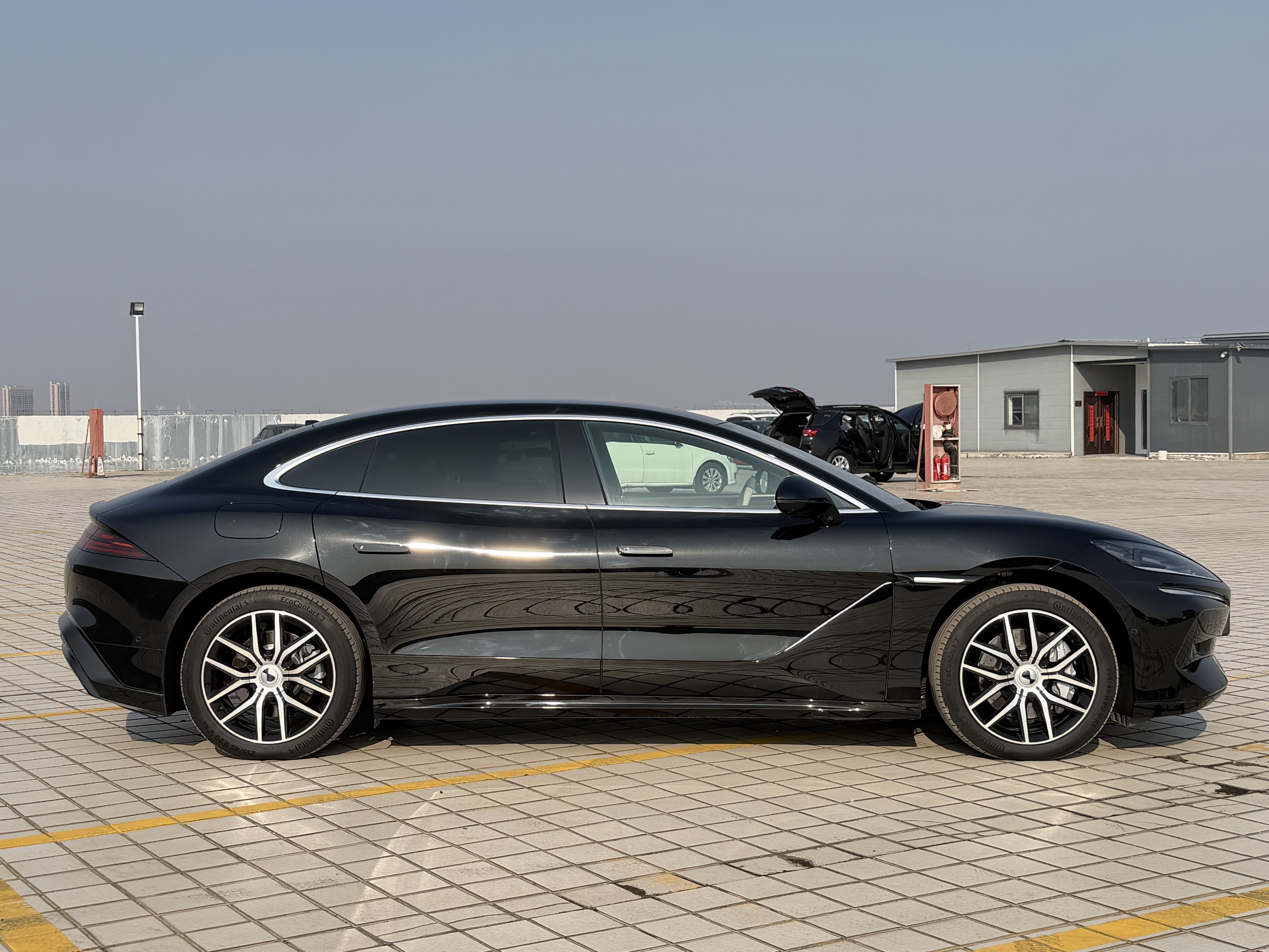 Denza Z9 2025 car image #4