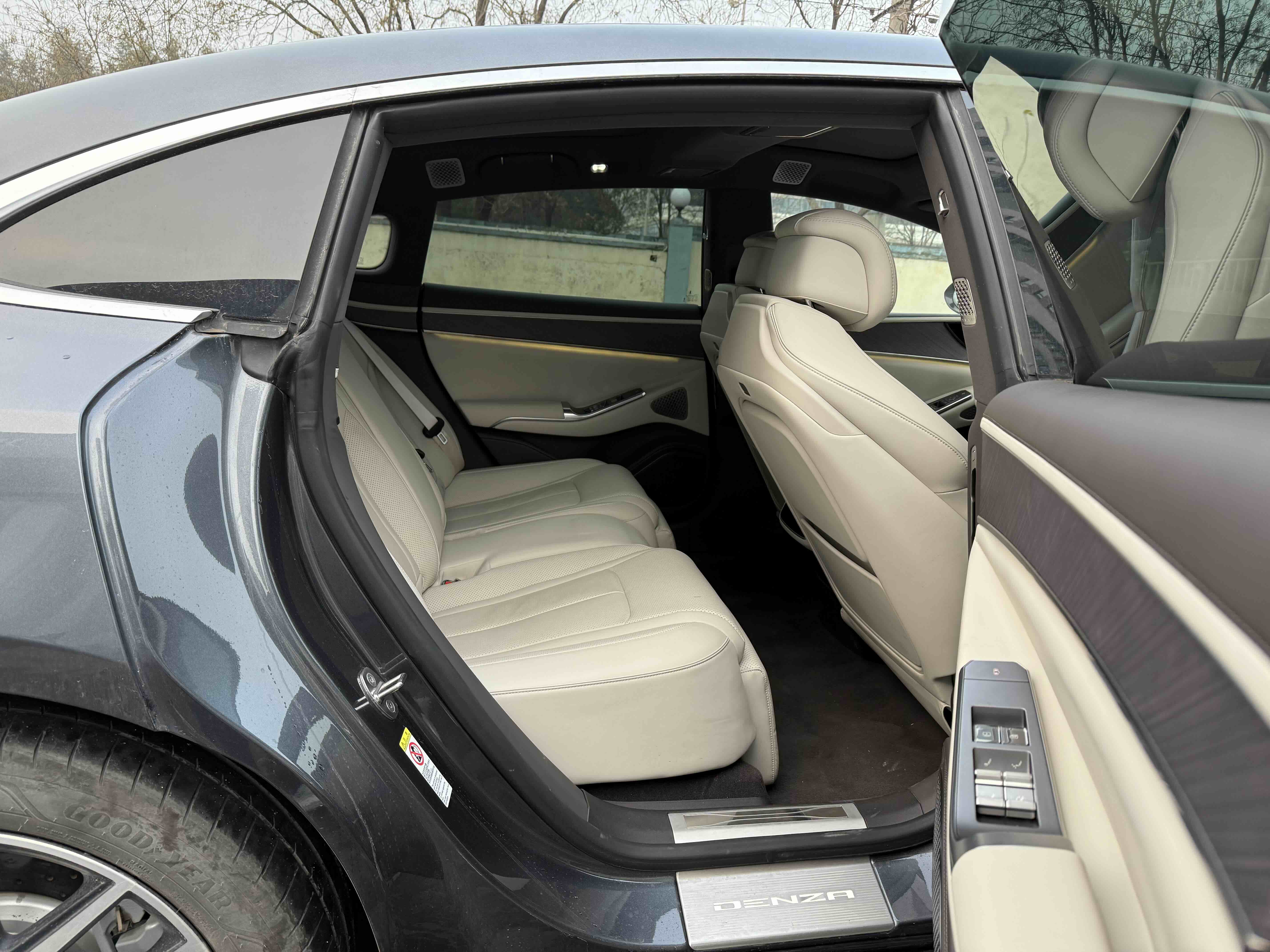 Denza Z9 2024 car image #4